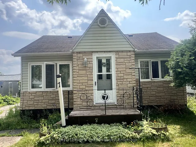7 Errington Ave, Atikokan 2