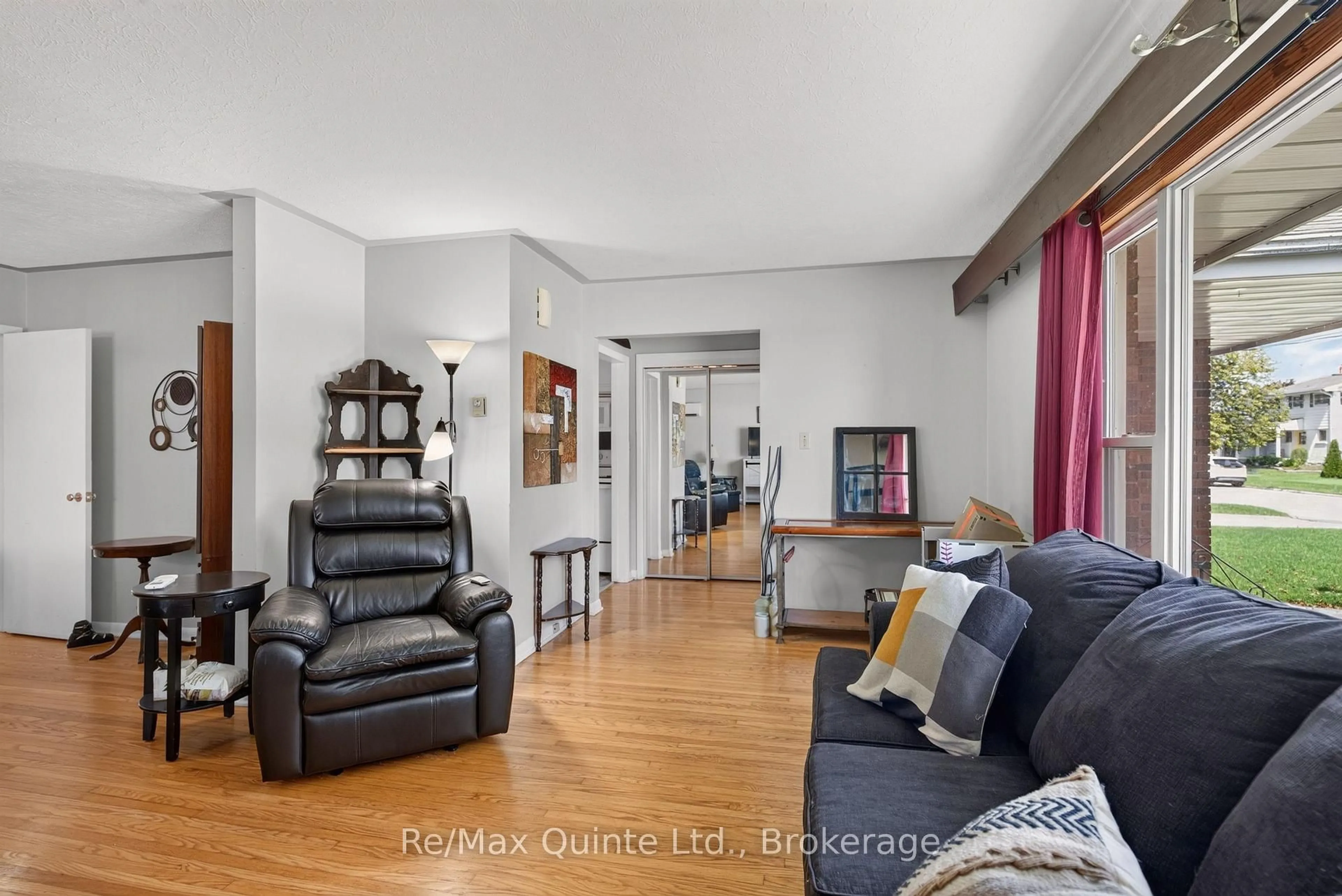 Living room with furniture, unknown for 8 Plaza Sq, Belleville Ontario K8N 4J3