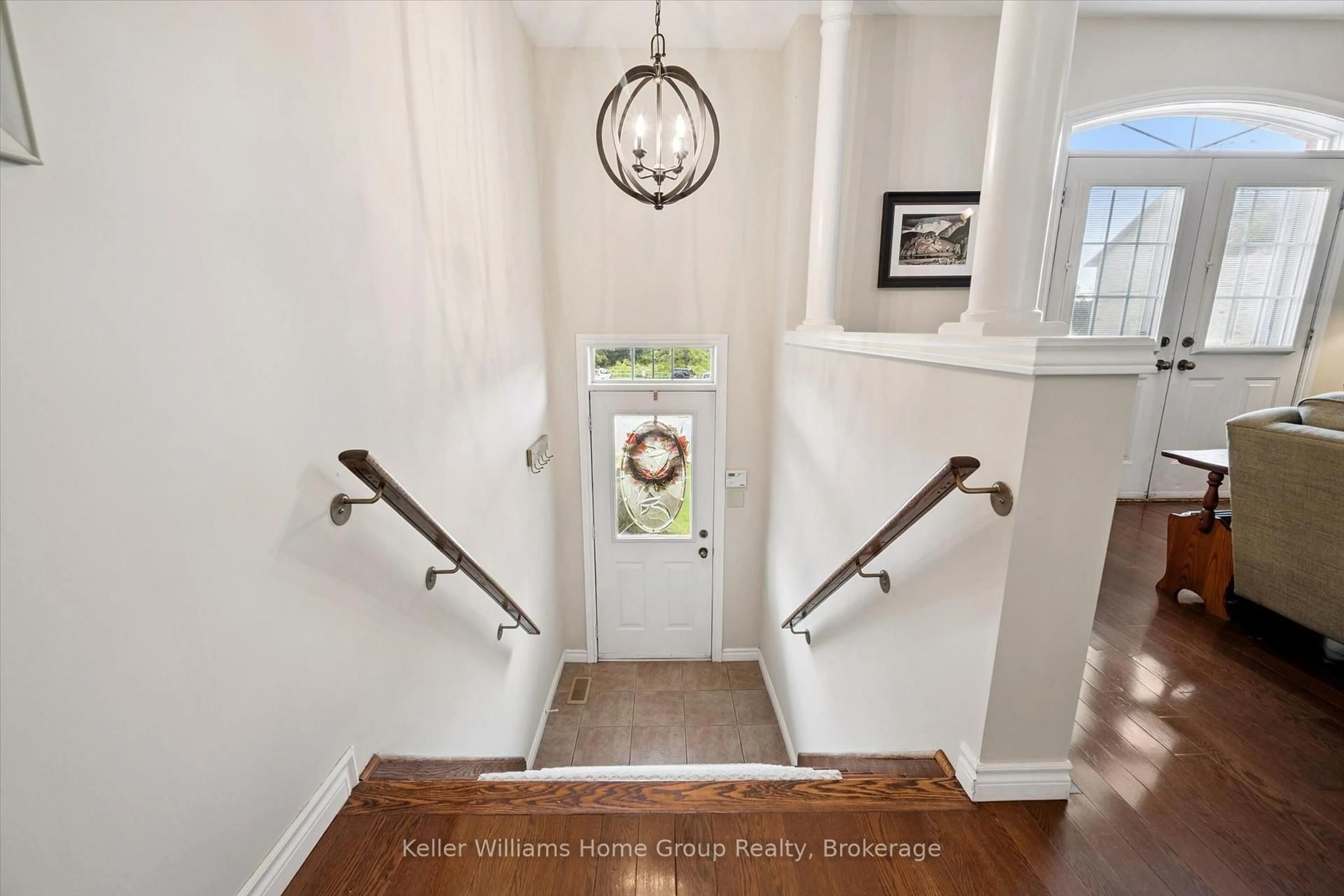 Indoor entryway for 487 St Andrew St, Centre Wellington Ontario N1M 3V6