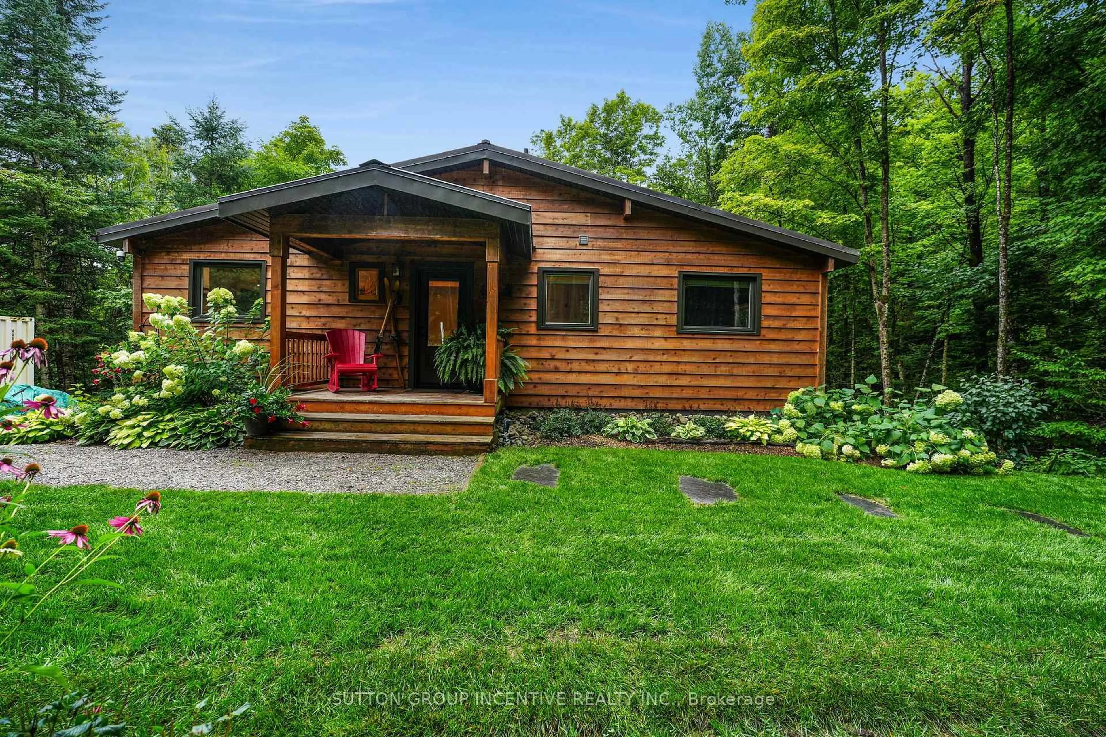 Home with vinyl exterior material, unknown for 1642 Williamsport Rd, Huntsville Ontario P1H 2J4