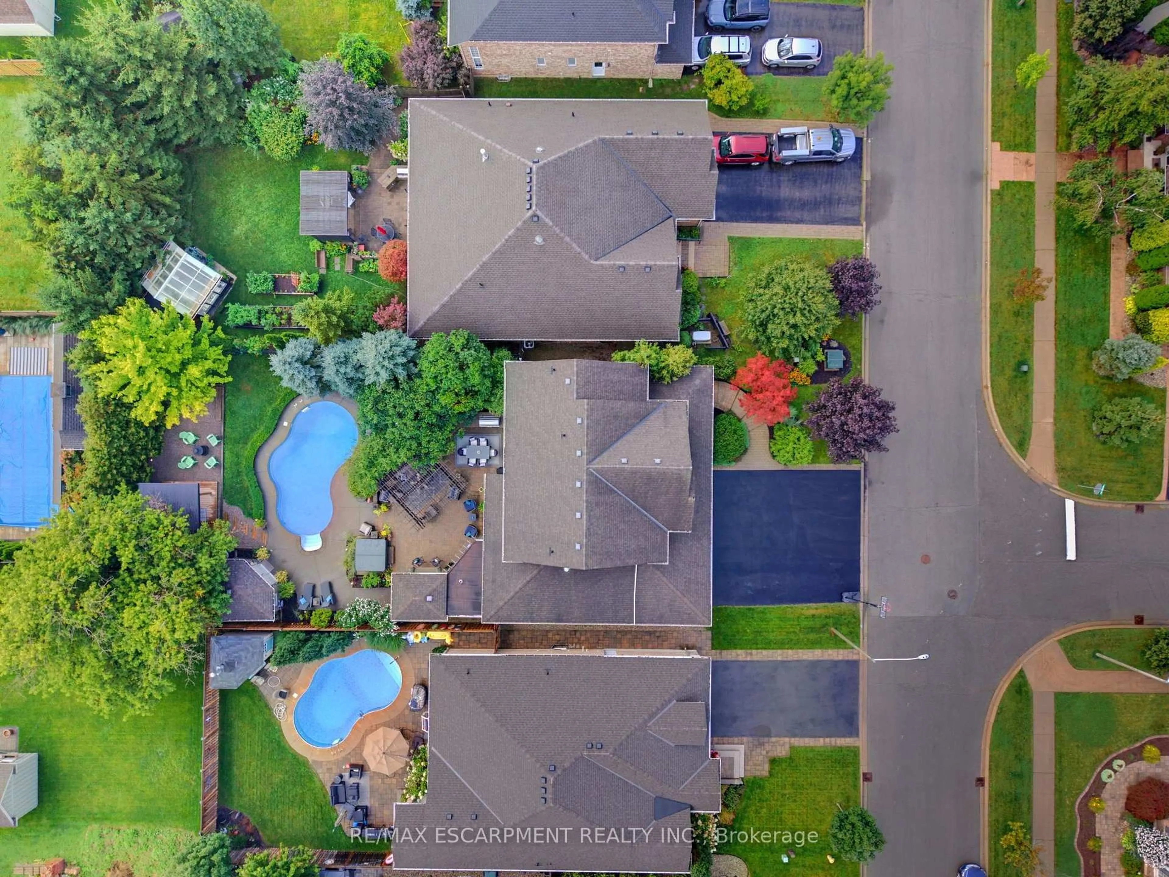 A pic from outside/outdoor area/front of a property/back of a property/a pic from drone, street for 38 Hornak Rd, West Lincoln Ontario L0R 2A0
