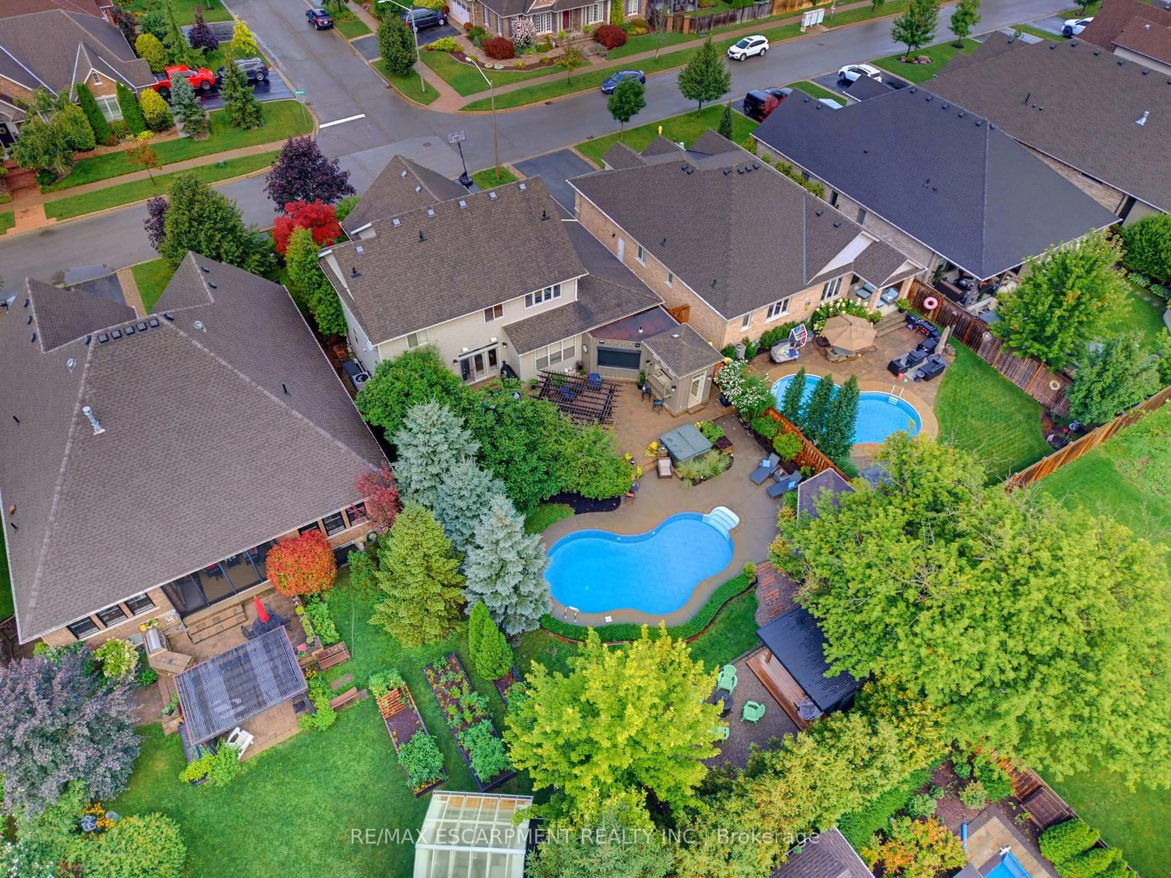 A pic from outside/outdoor area/front of a property/back of a property/a pic from drone, unknown for 38 Hornak Rd, West Lincoln Ontario L0R 2A0