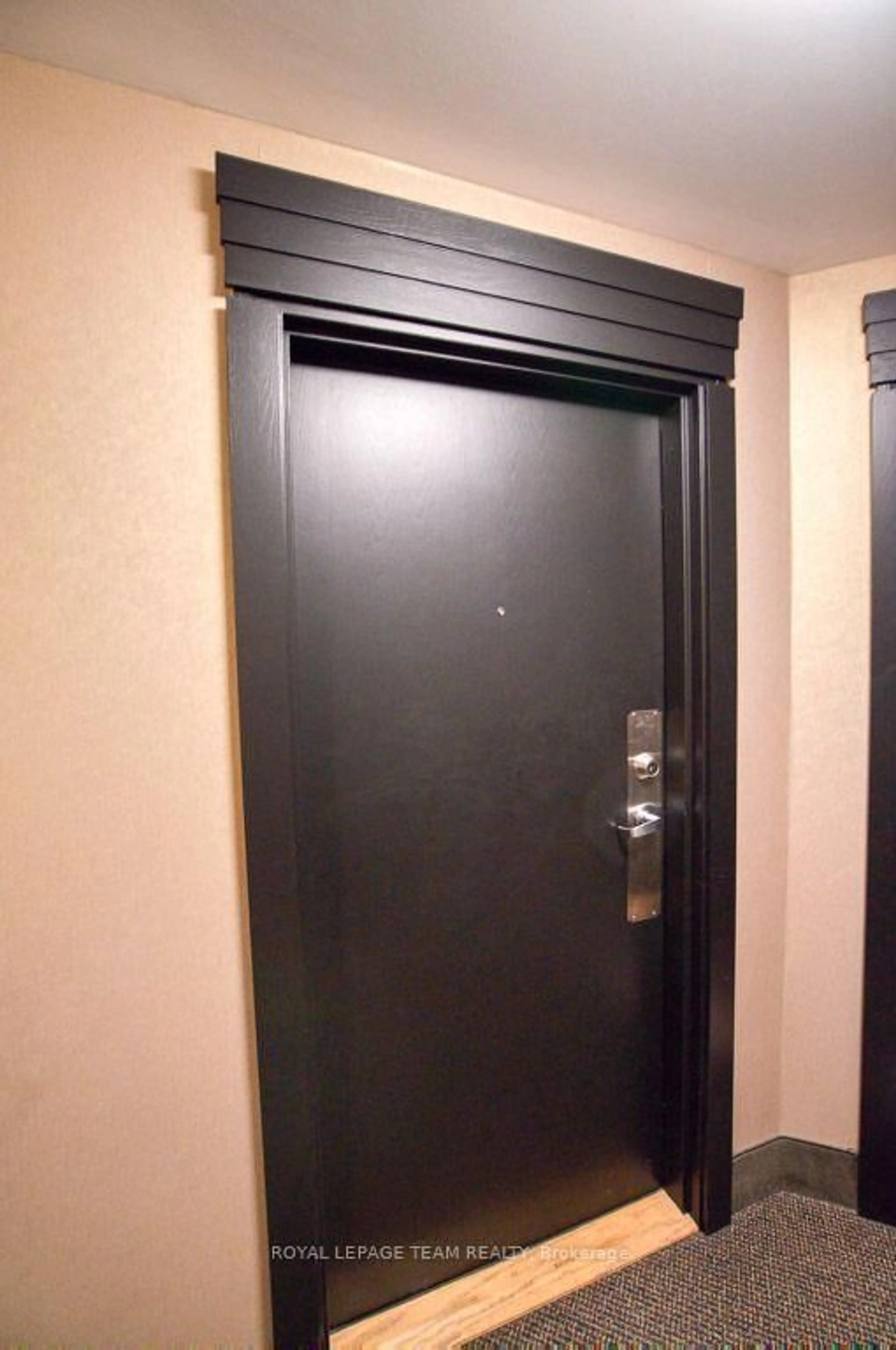 Indoor foyer for 310 Central Park Dr #2H, Ottawa Ontario K2C 4G4