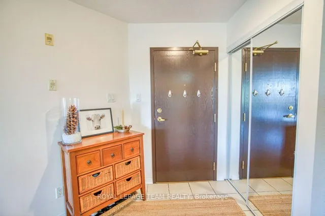 310 Central Park Dr #2H, Ottawa 4