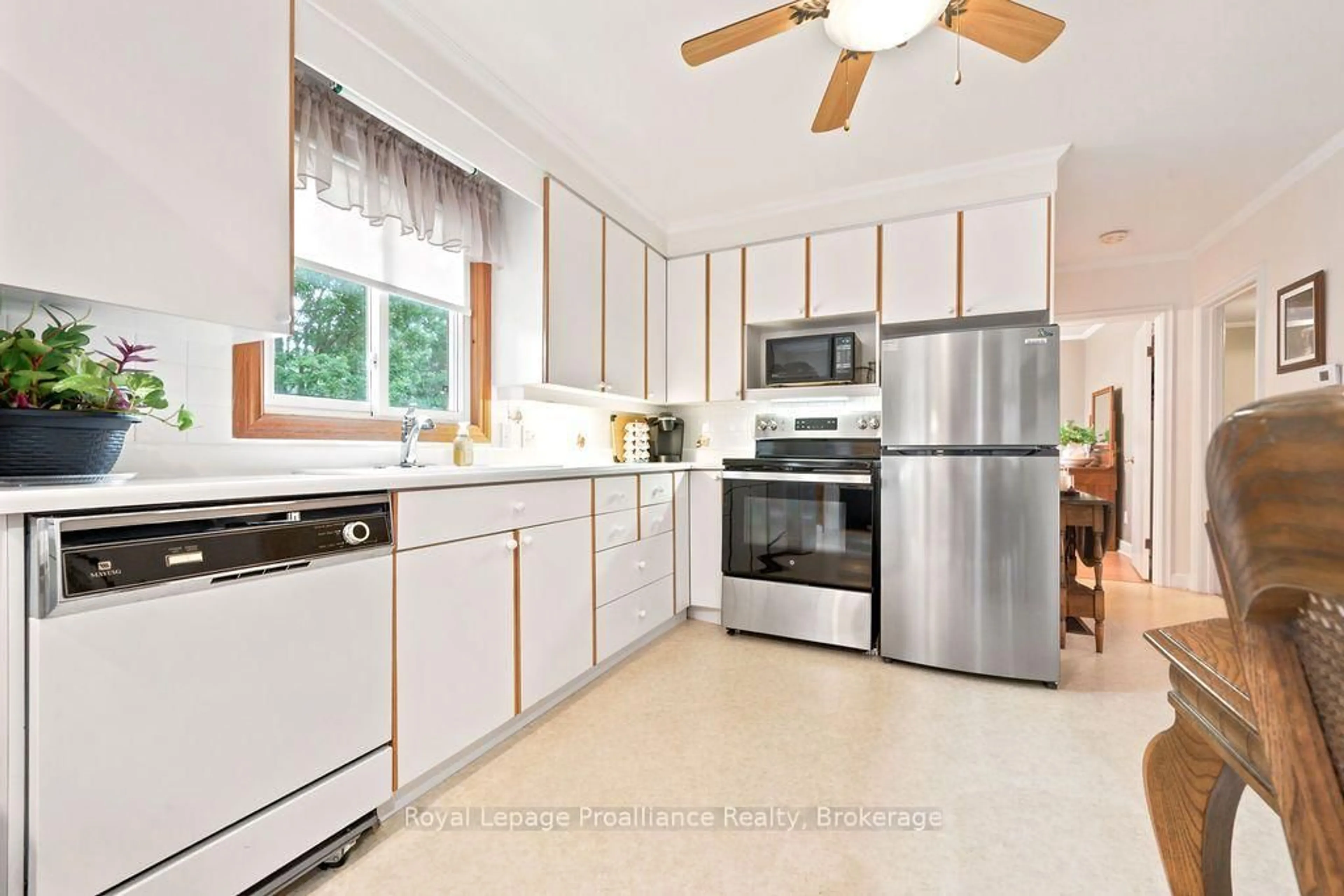 Standard kitchen, ceramic/tile floor for 304 Hastings St, Bancroft Ontario K0L 1C0