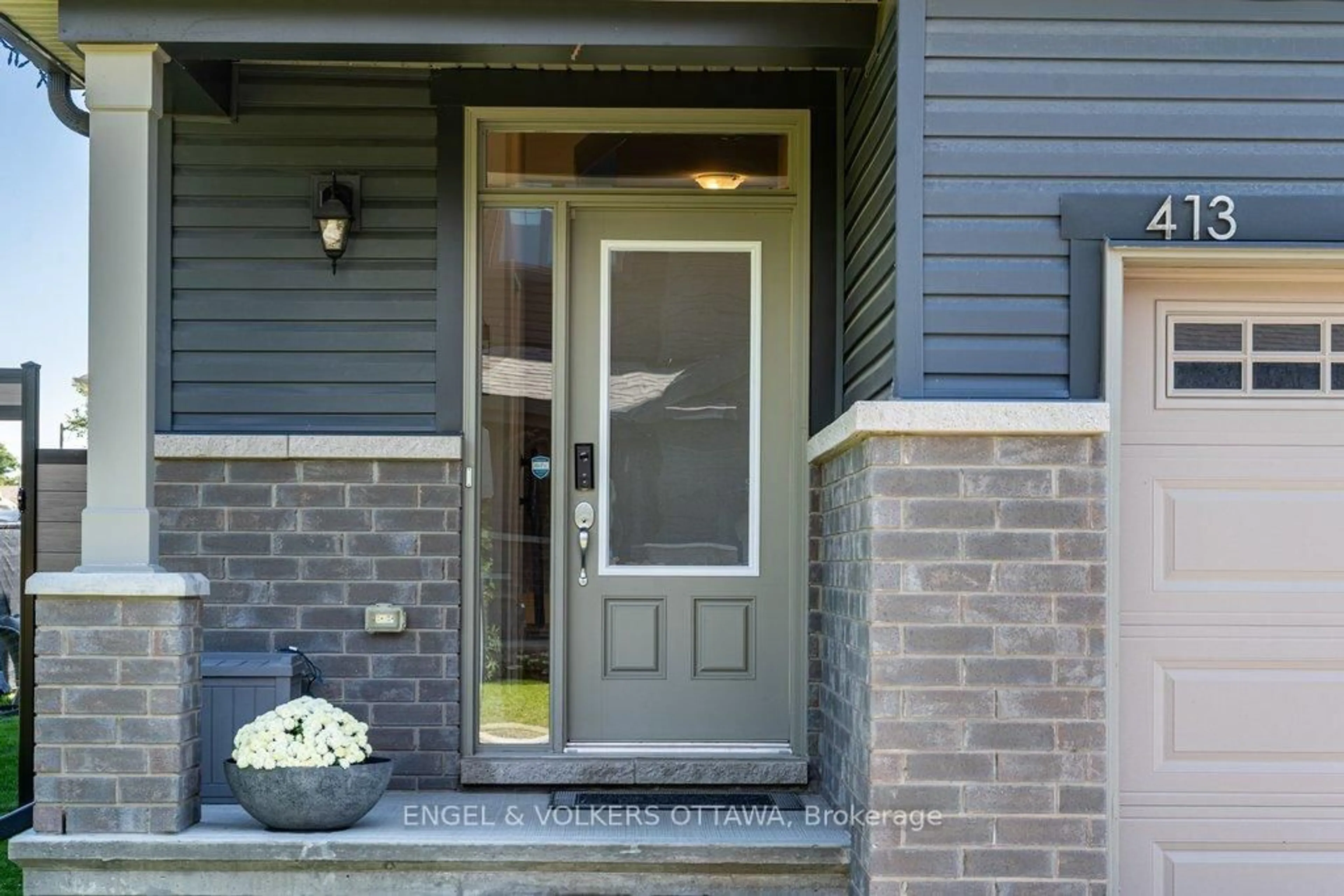 Indoor entryway for 413 Premiere Lane, Clarence-Rockland Ontario K4K 0M7