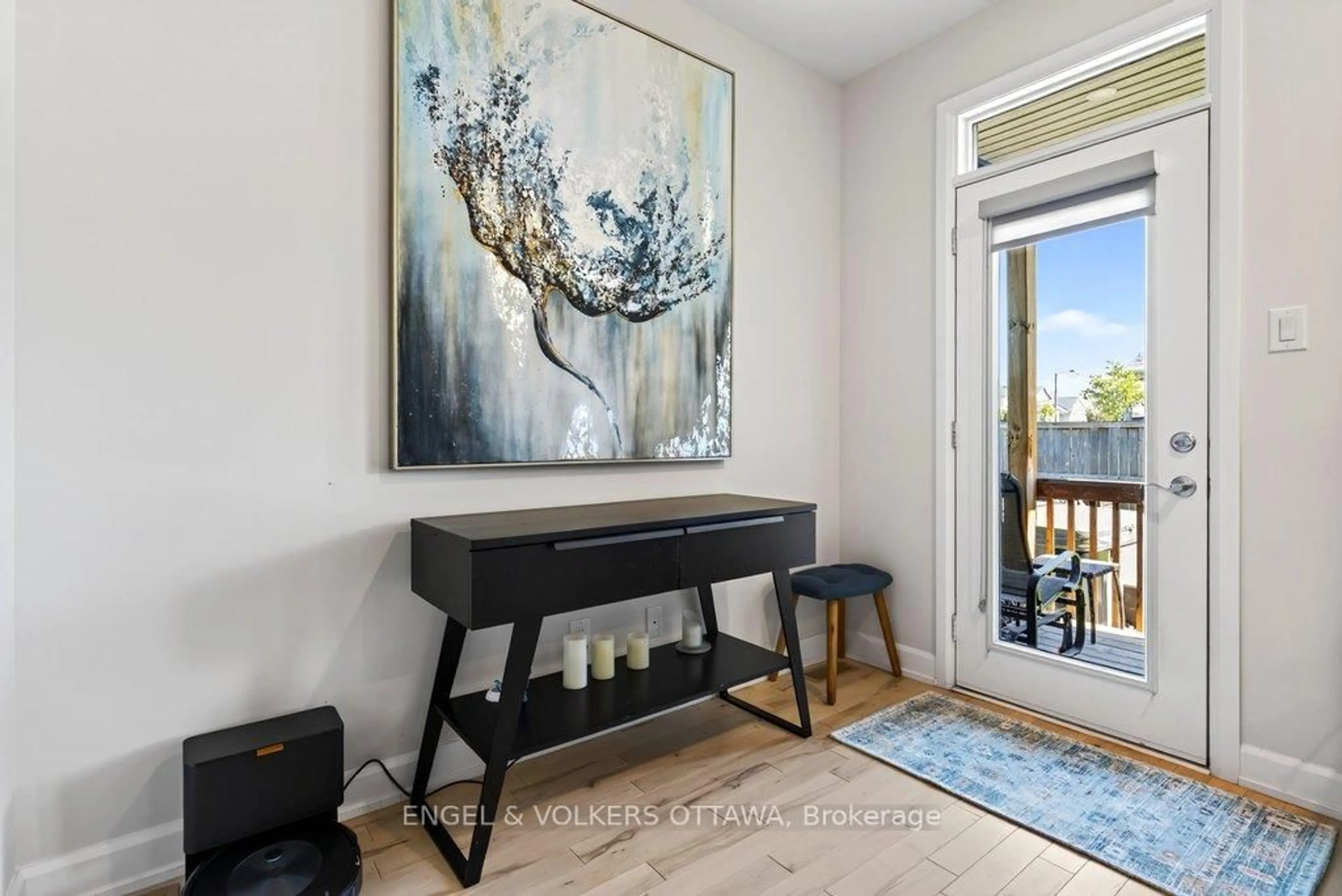 Indoor entryway for 413 Premiere Lane, Clarence-Rockland Ontario K4K 0M7