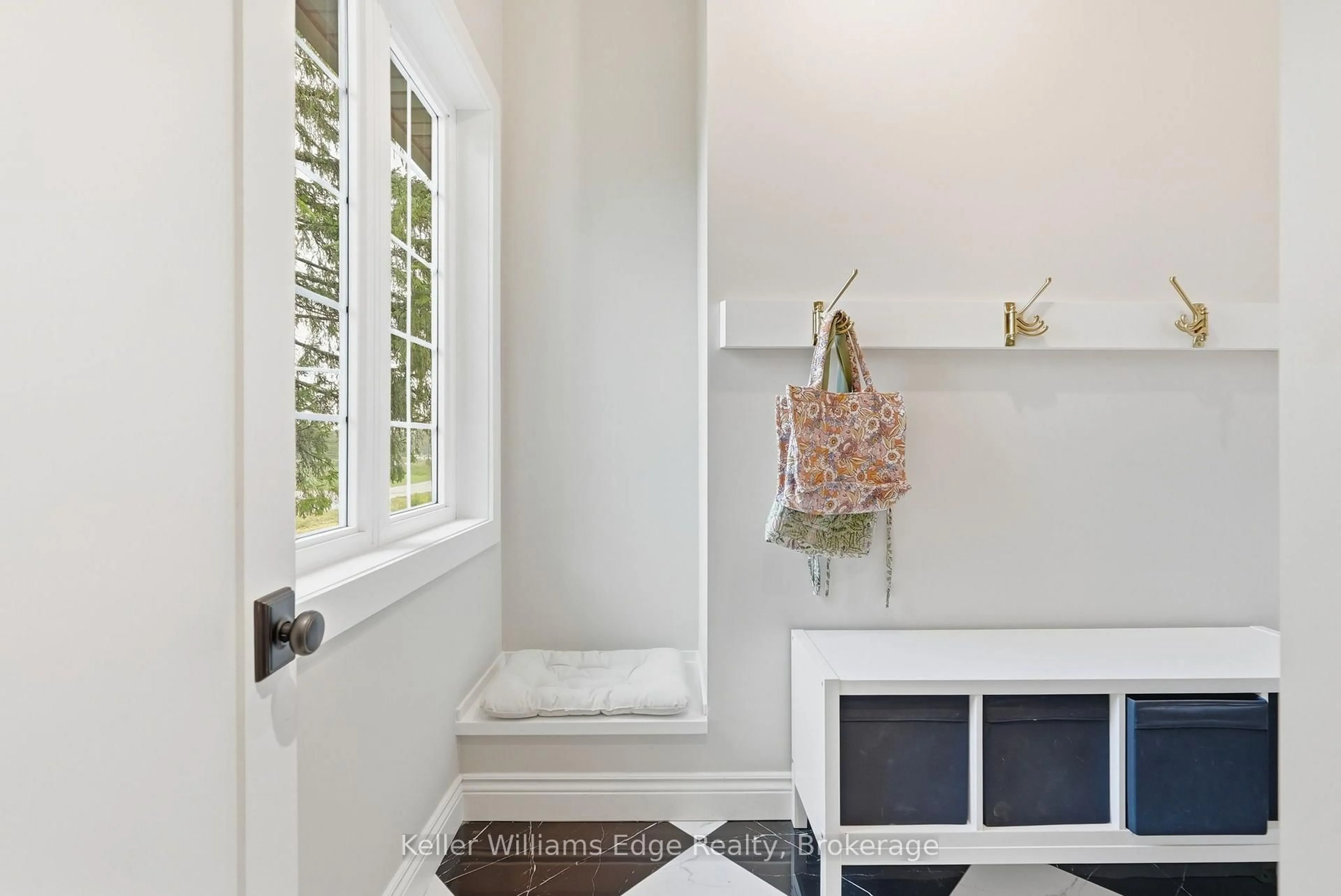 Laundry room for 97 Glancaster Rd, Hamilton Ontario L9G 3K9