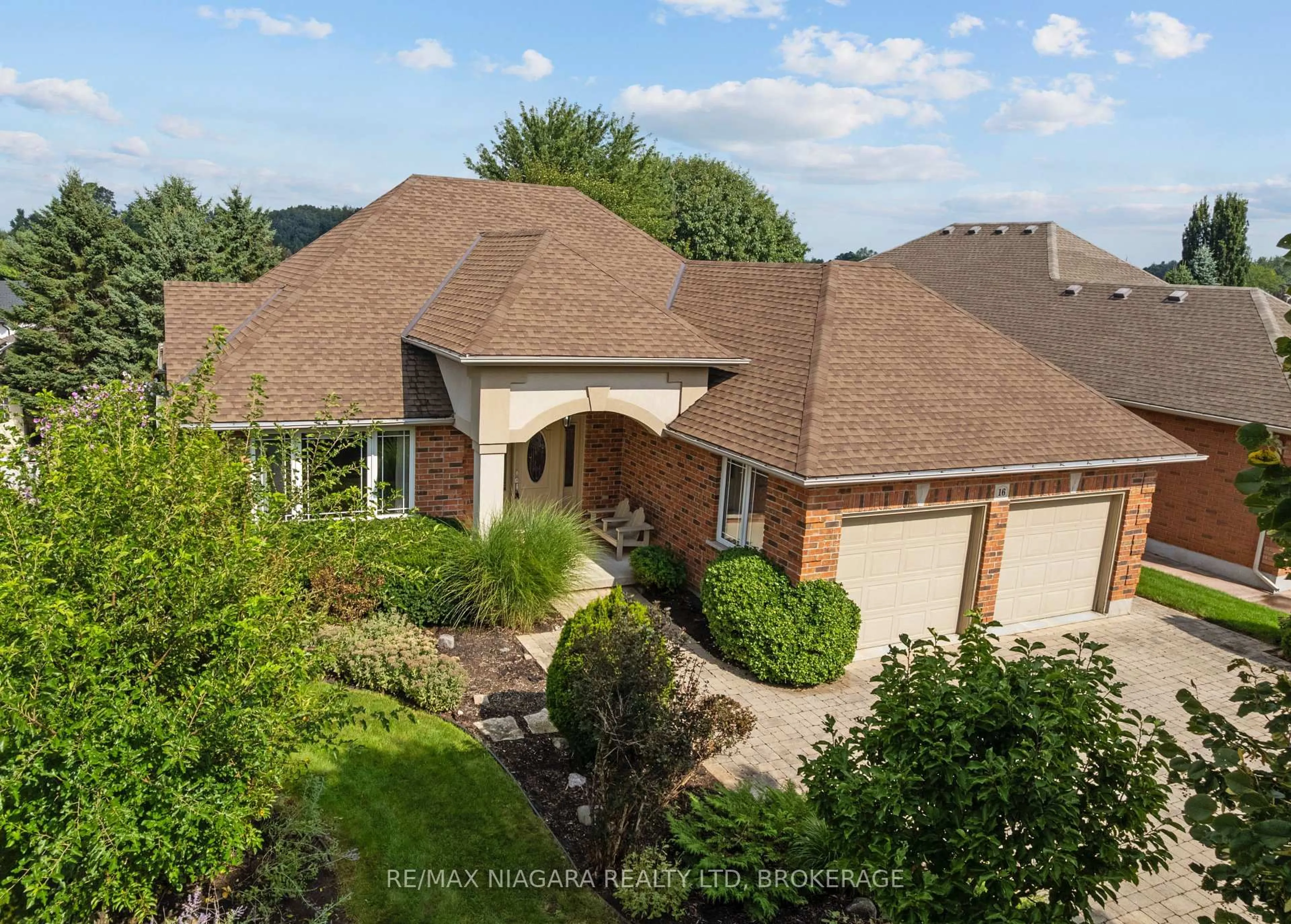 A pic from outside/outdoor area/front of a property/back of a property/a pic from drone, unknown for 16 Cherry Ridge Blvd, Pelham Ontario L0S 1C0