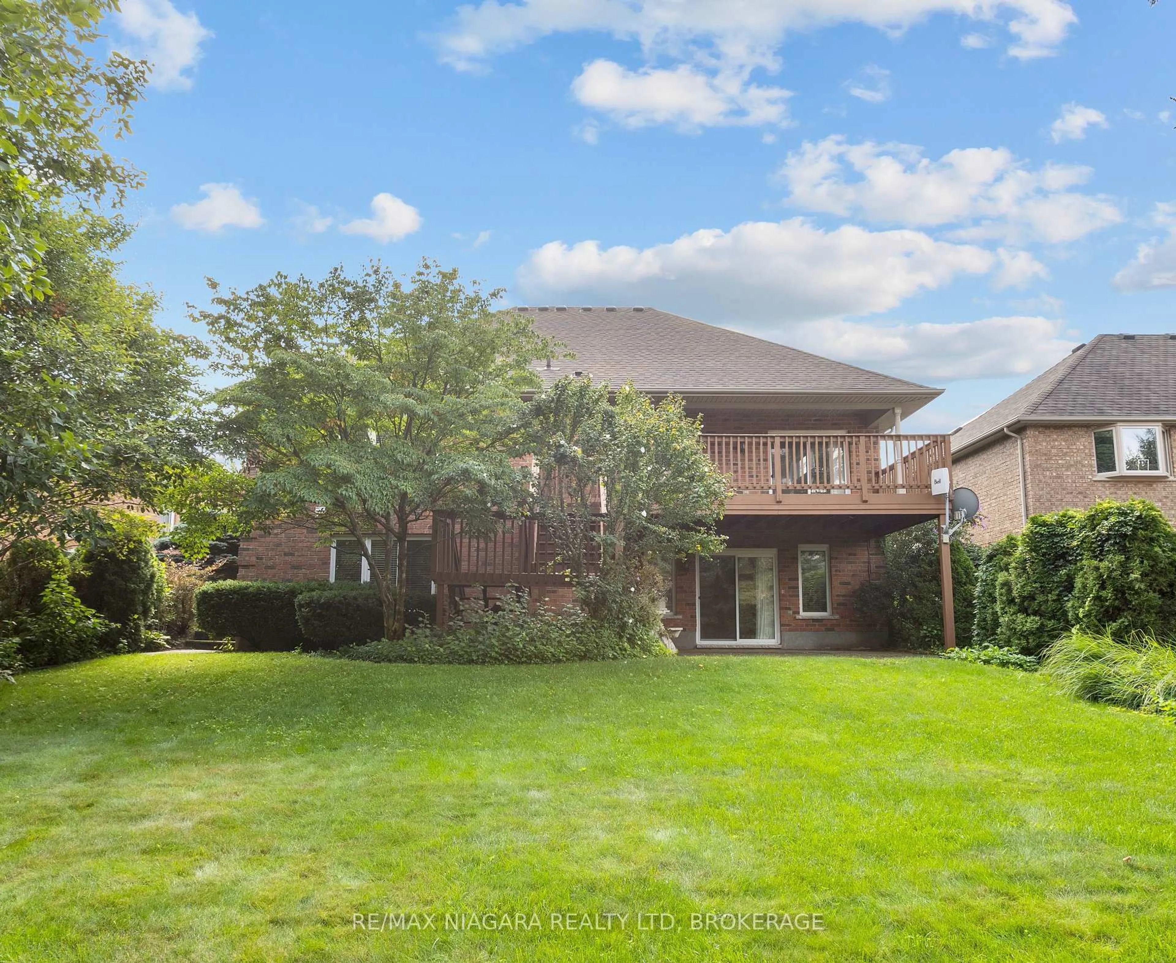 Home with brick exterior material, street for 16 Cherry Ridge Blvd, Pelham Ontario L0S 1C0