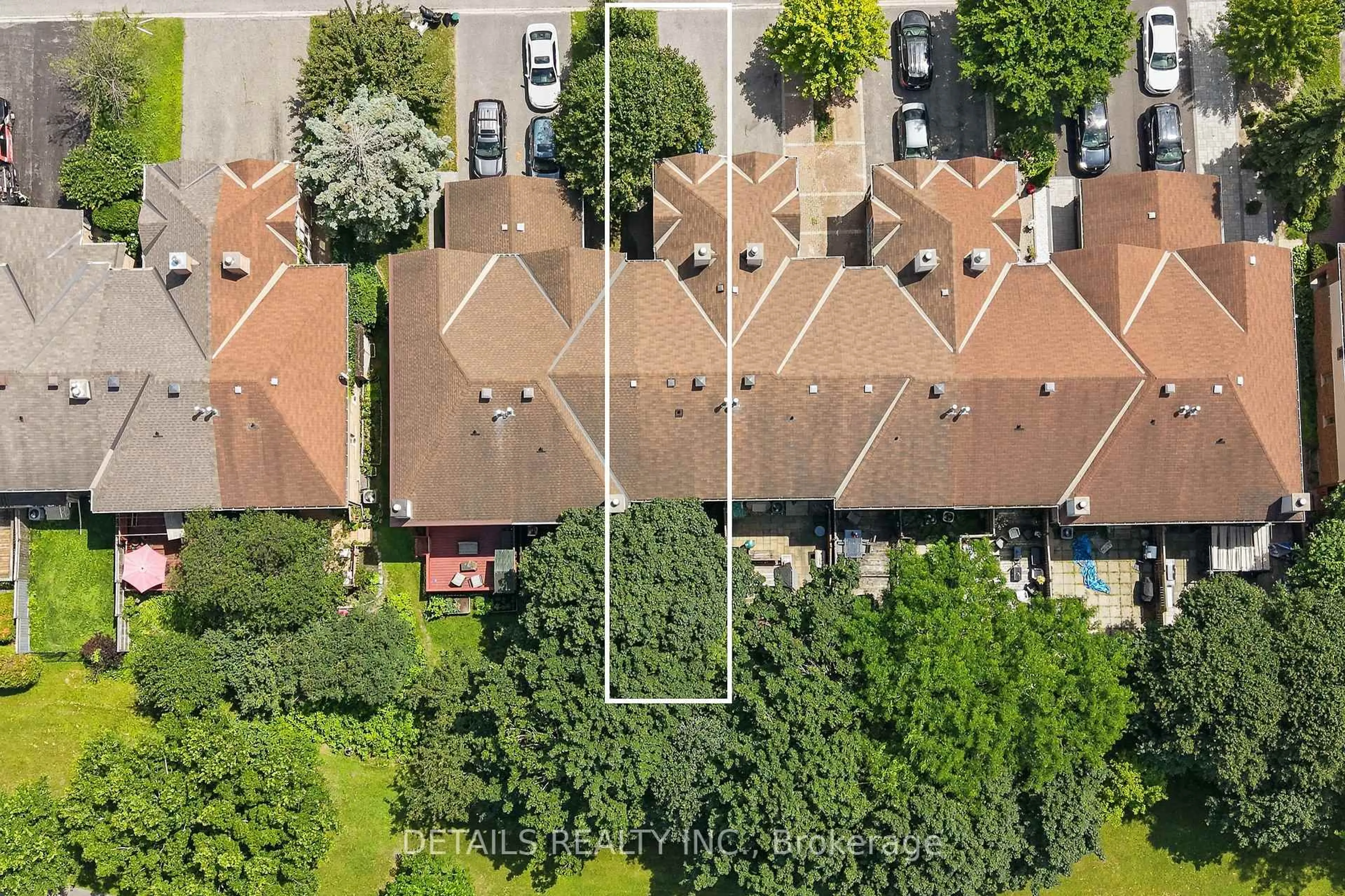 A pic from outside/outdoor area/front of a property/back of a property/a pic from drone, street for 24 Southport Dr, Ottawa Ontario K1T 3E7