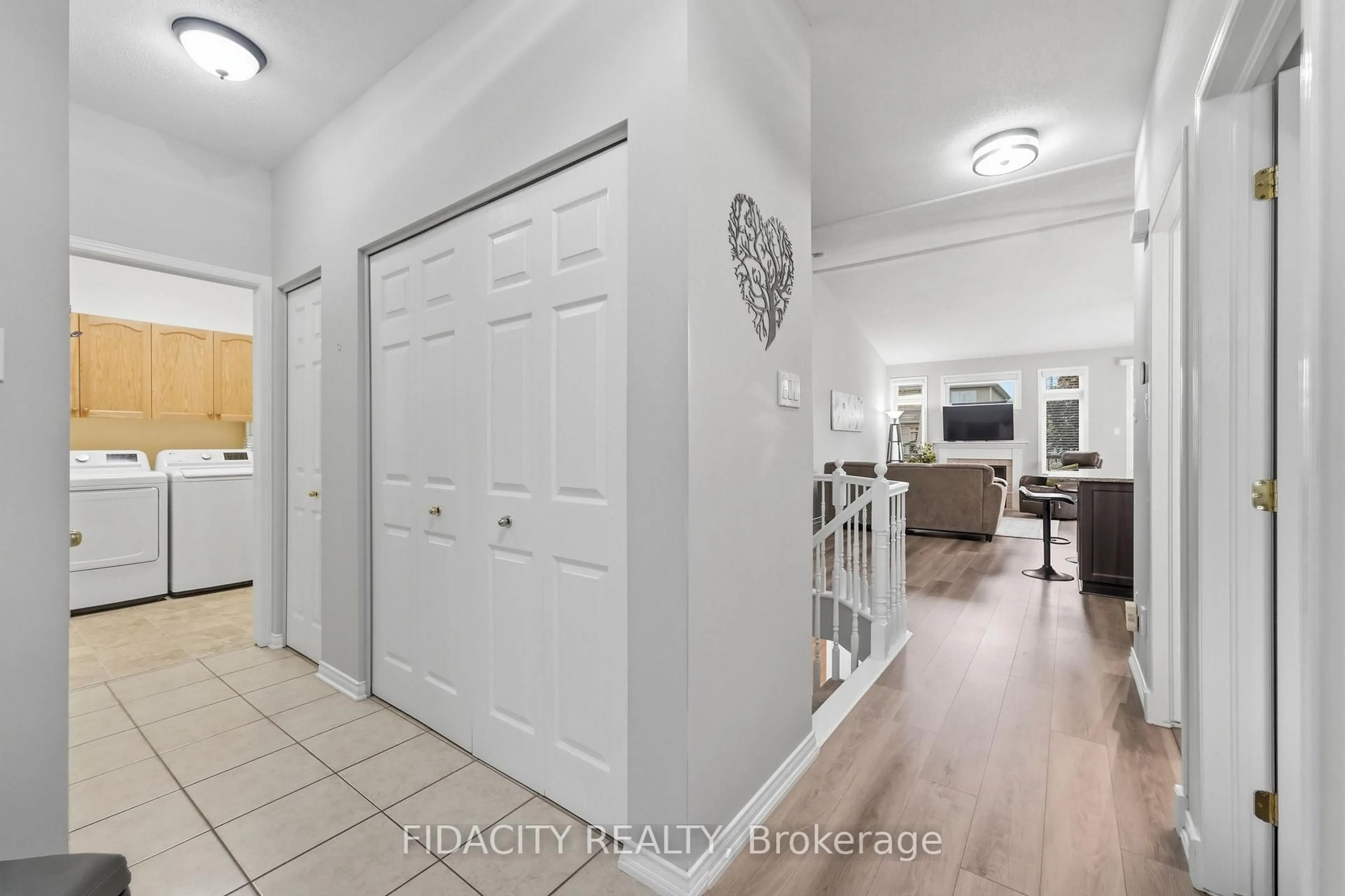 Indoor entryway for 925 Burwash Landing Landing, Kanata Ontario K2W 0C8