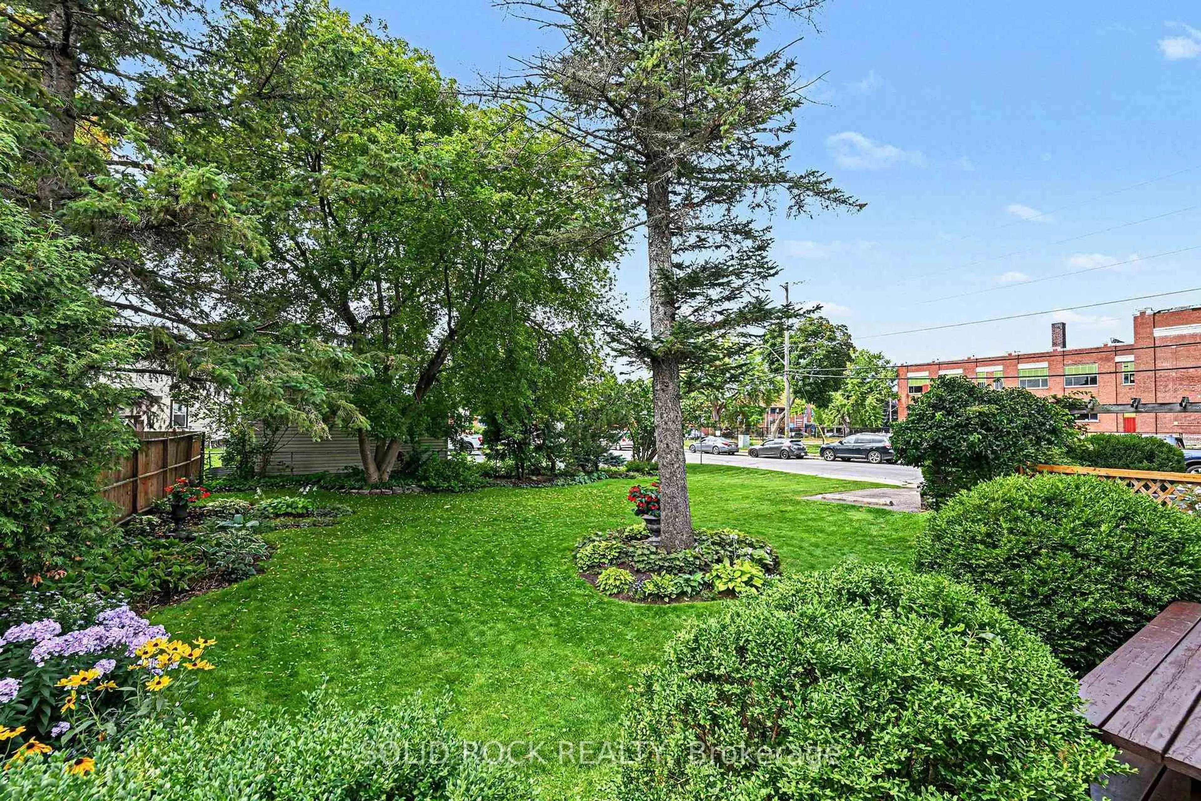Patio, street for 85 Renfrew Ave, Renfrew Ontario K7V 2Y3