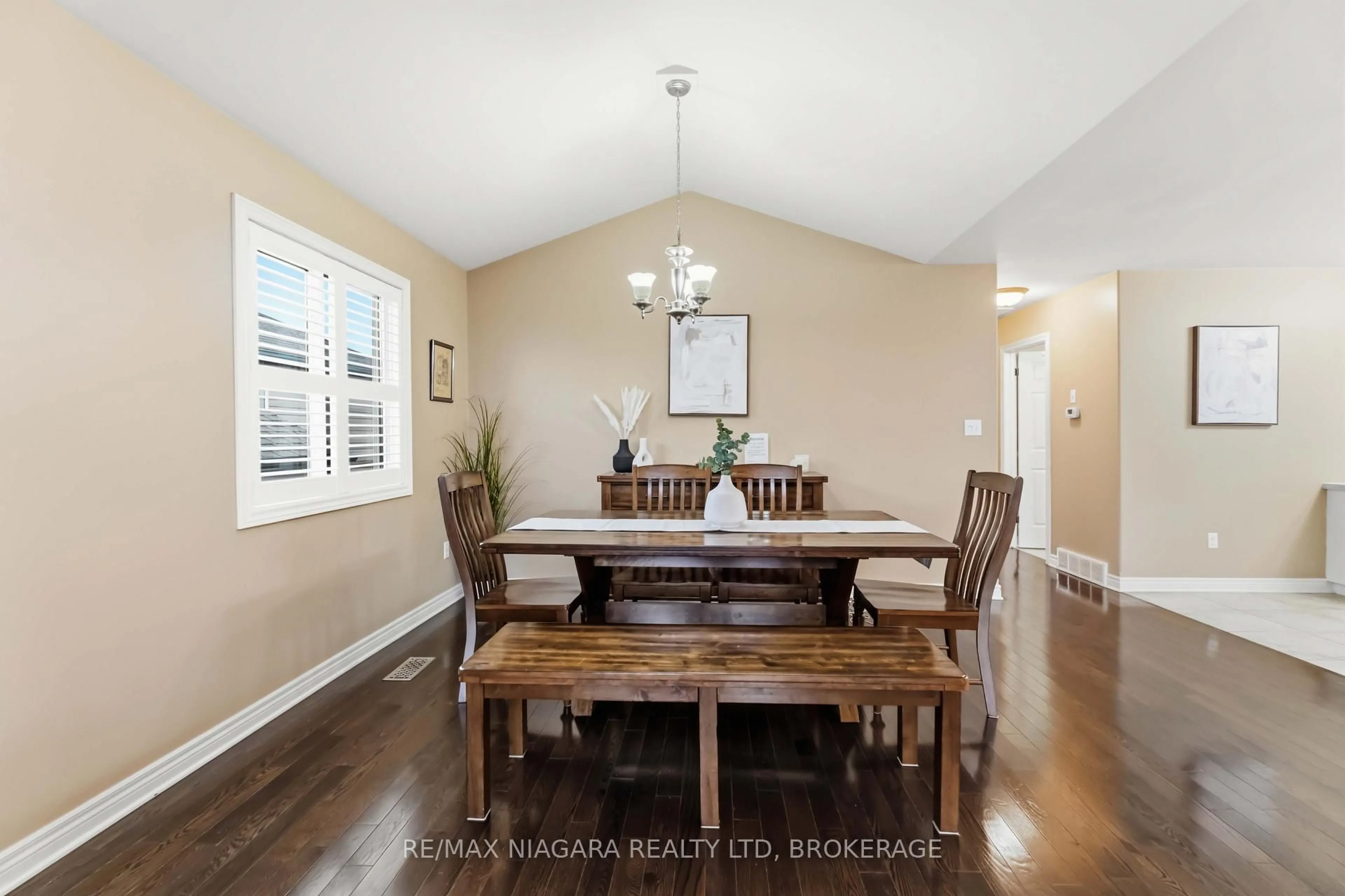 Dining room, wood/laminate floor for 8340 Racey Ave, Niagara Falls Ontario L2H 3M7