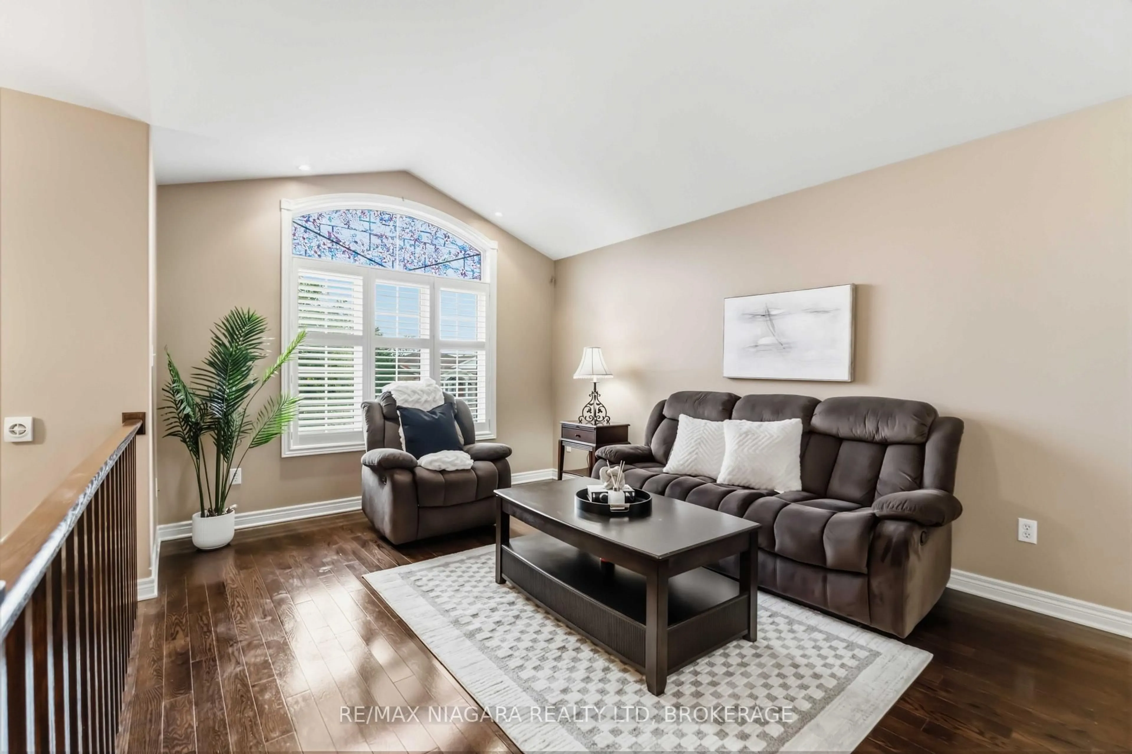 Living room with furniture, unknown for 8340 Racey Ave, Niagara Falls Ontario L2H 3M7