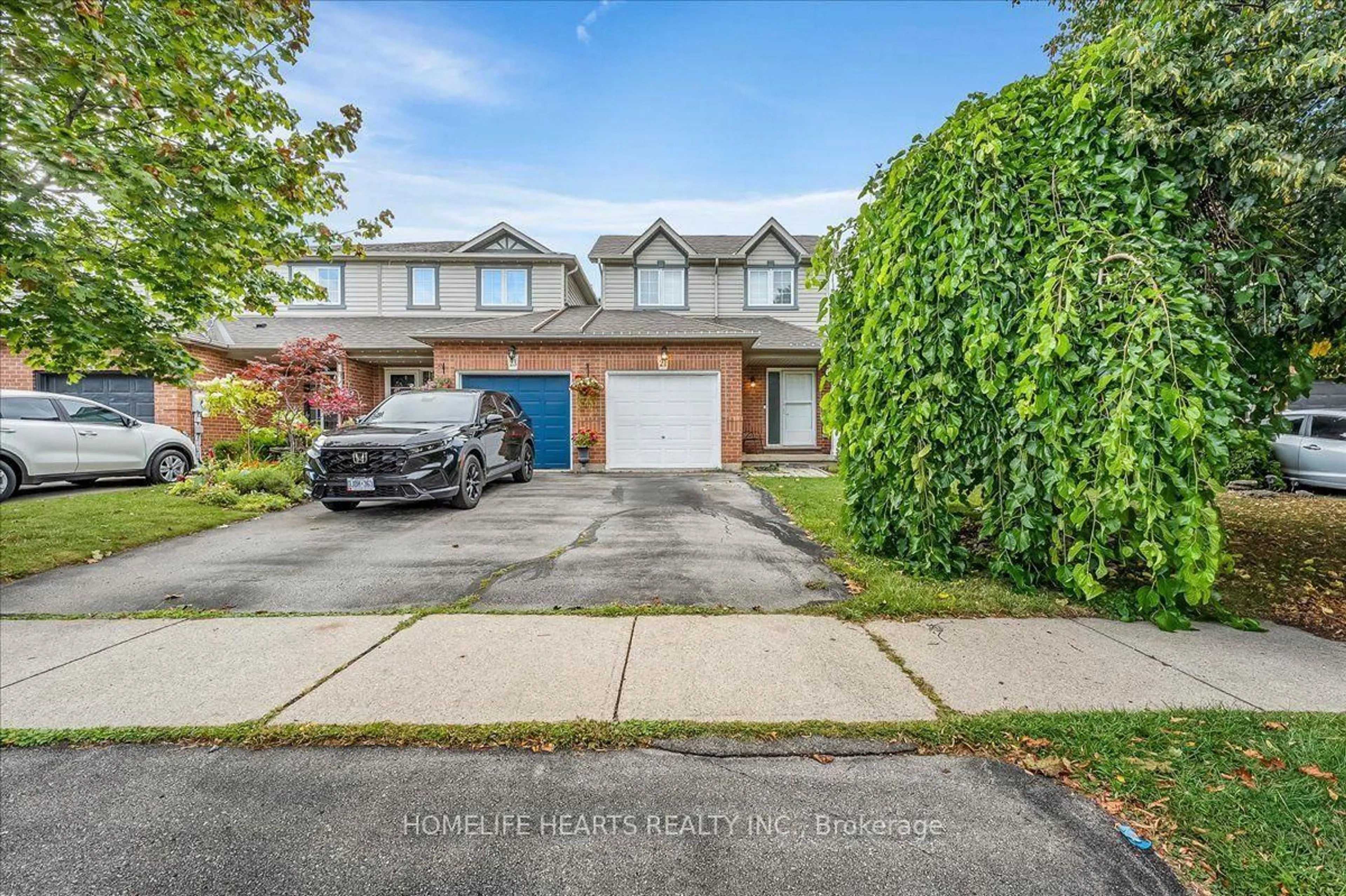 A pic from outside/outdoor area/front of a property/back of a property/a pic from drone, street for 21 Bronte Crt, Hamilton Ontario L9H 7N2