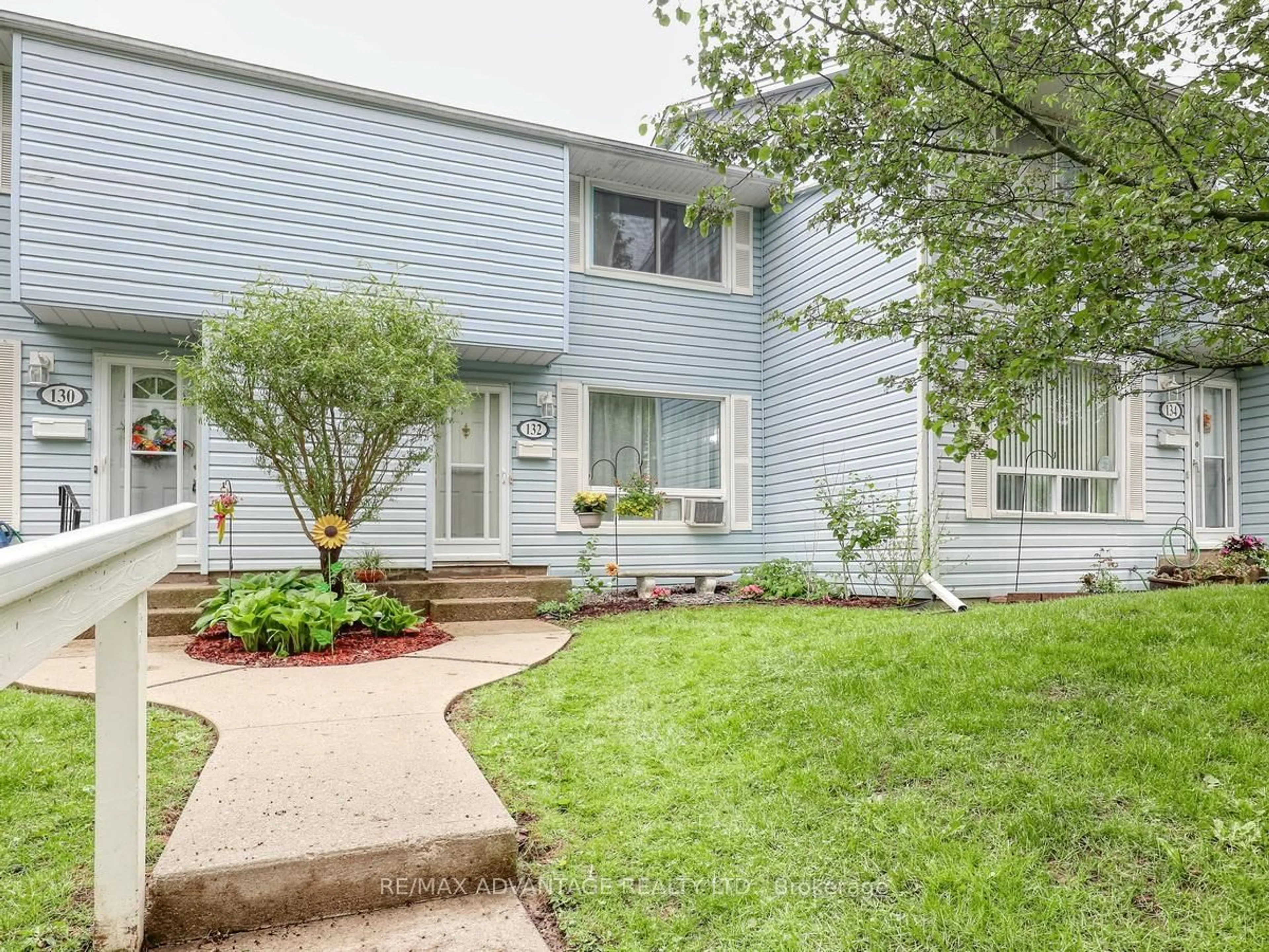 Home with vinyl exterior material, street for 132 Monmore Rd, London North Ontario N6G 3A6