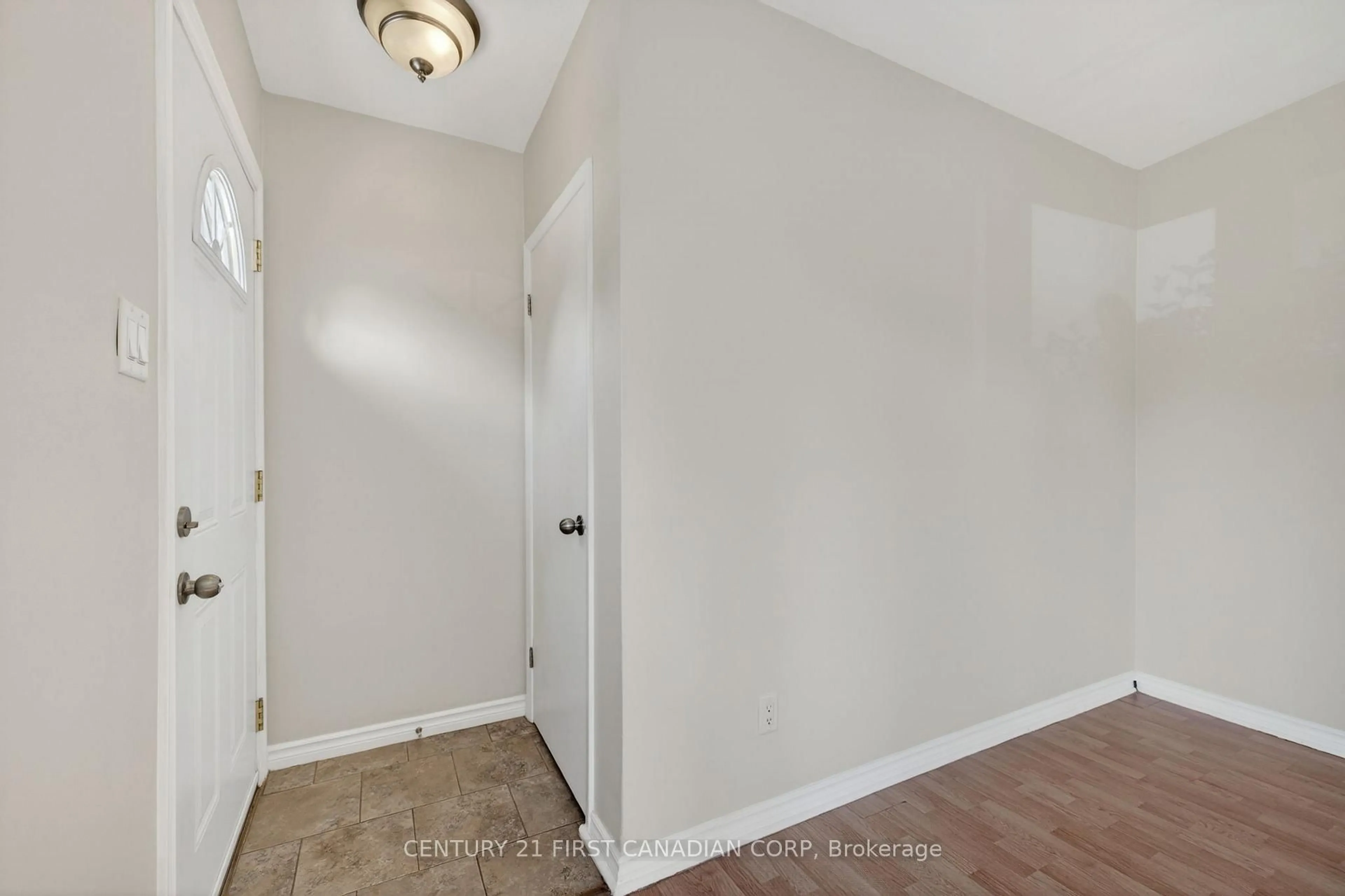 Indoor entryway for 372 Dieppe St, London South Ontario N5Z 3A6