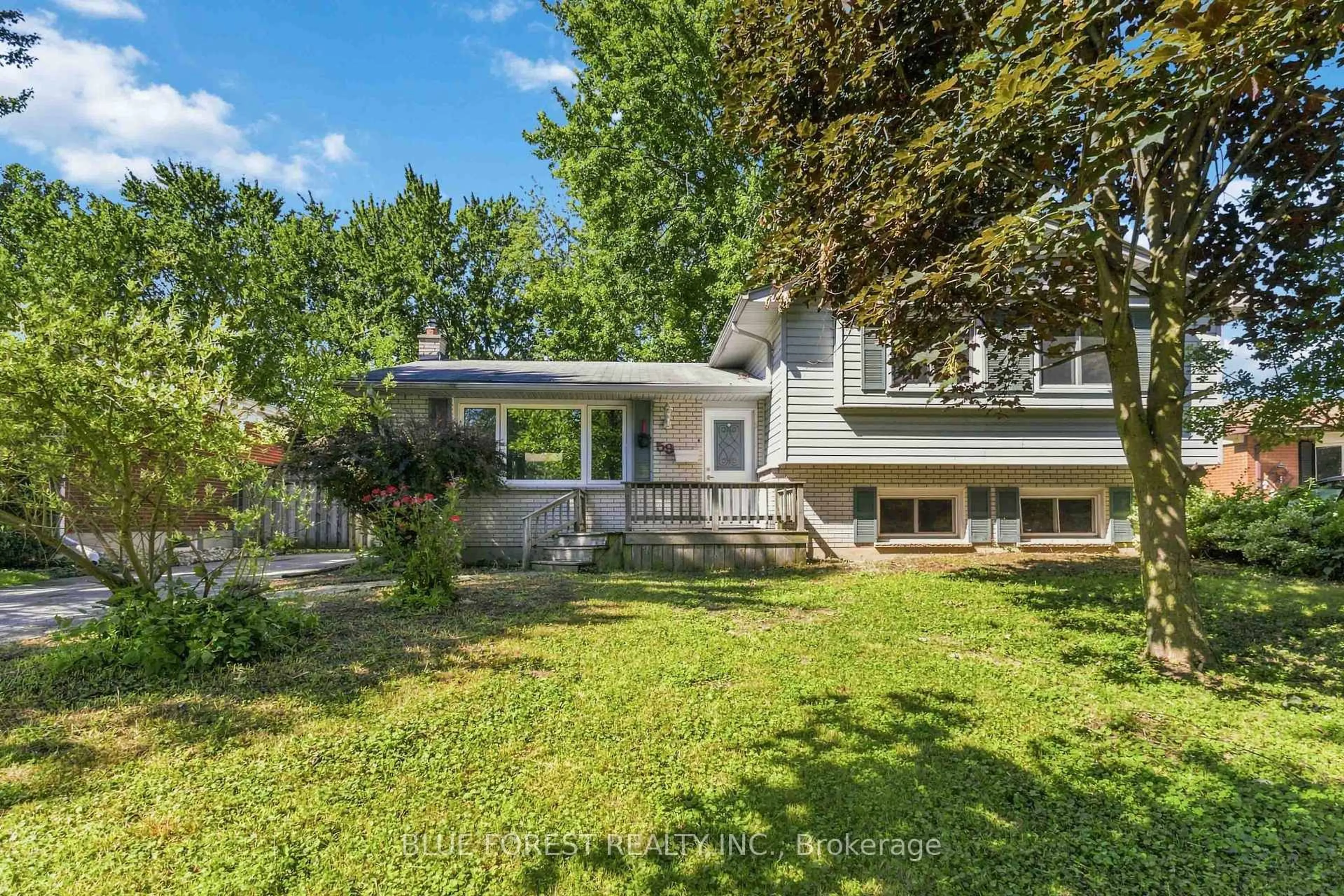 Home with vinyl exterior material, street for 59 Scotchpine Cres, London North Ontario N6G 2E1