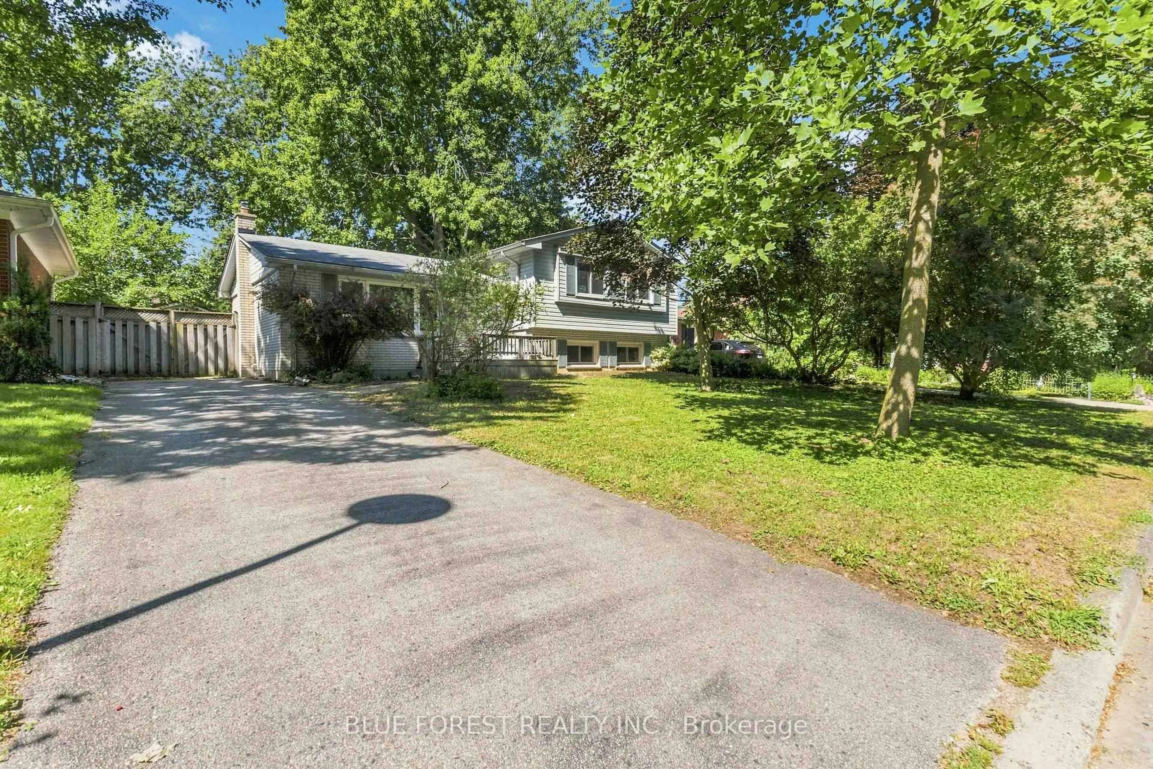 A pic from outside/outdoor area/front of a property/back of a property/a pic from drone, street for 59 Scotchpine Cres, London North Ontario N6G 2E1