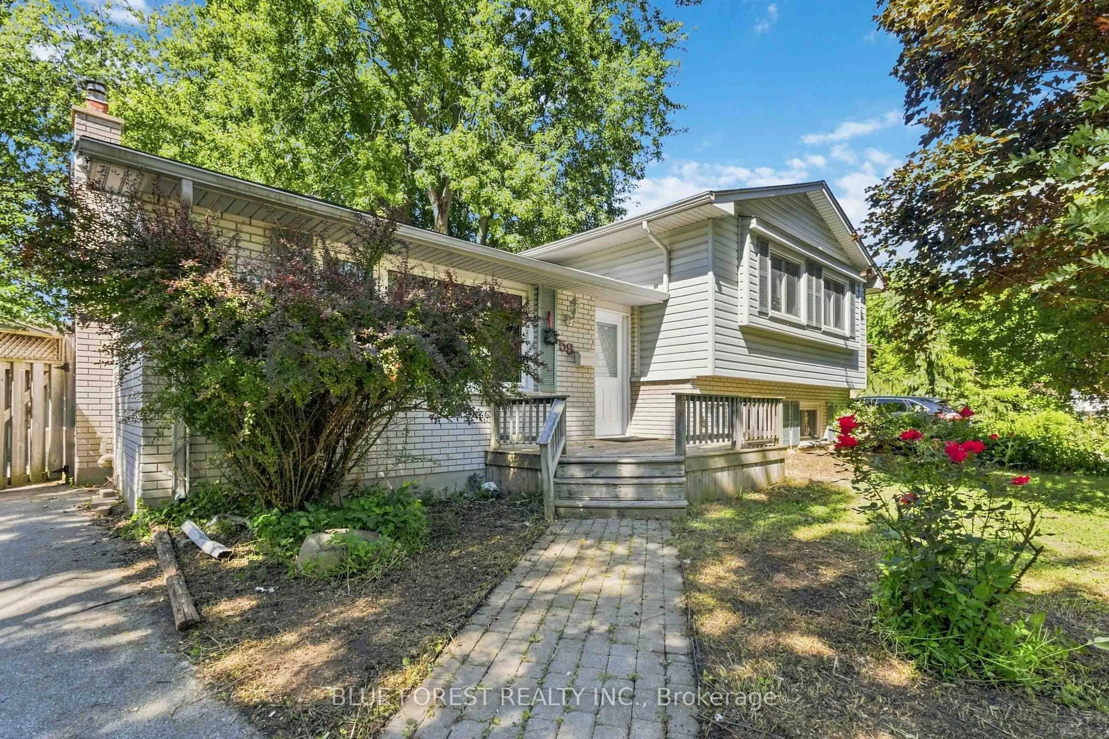 Home with vinyl exterior material, street for 59 Scotchpine Cres, London North Ontario N6G 2E1