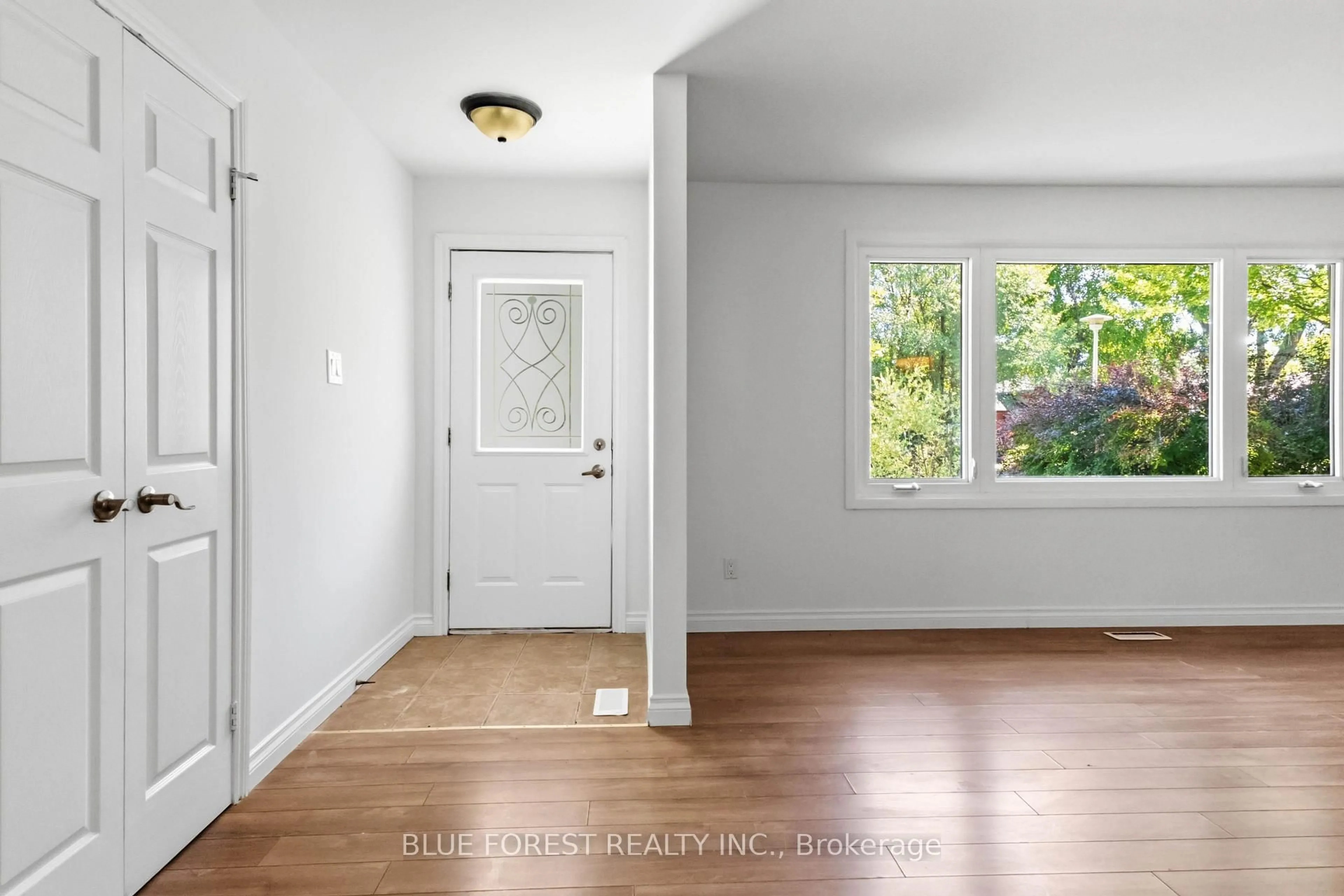 Indoor entryway for 59 Scotchpine Cres, London North Ontario N6G 2E1