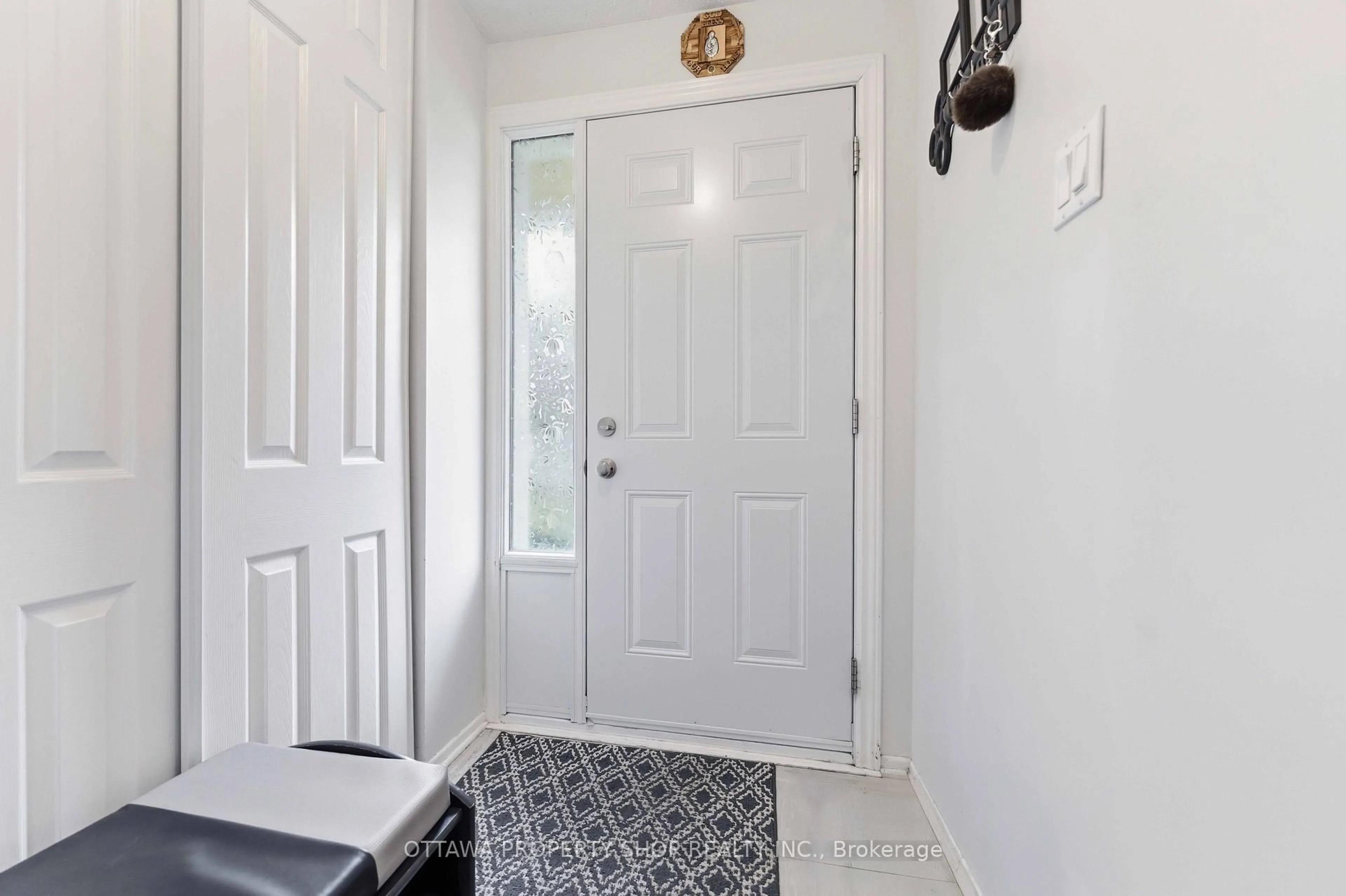Indoor entryway for 3333 Mccarthy Rd #32, Ottawa Ontario K1V 9X5