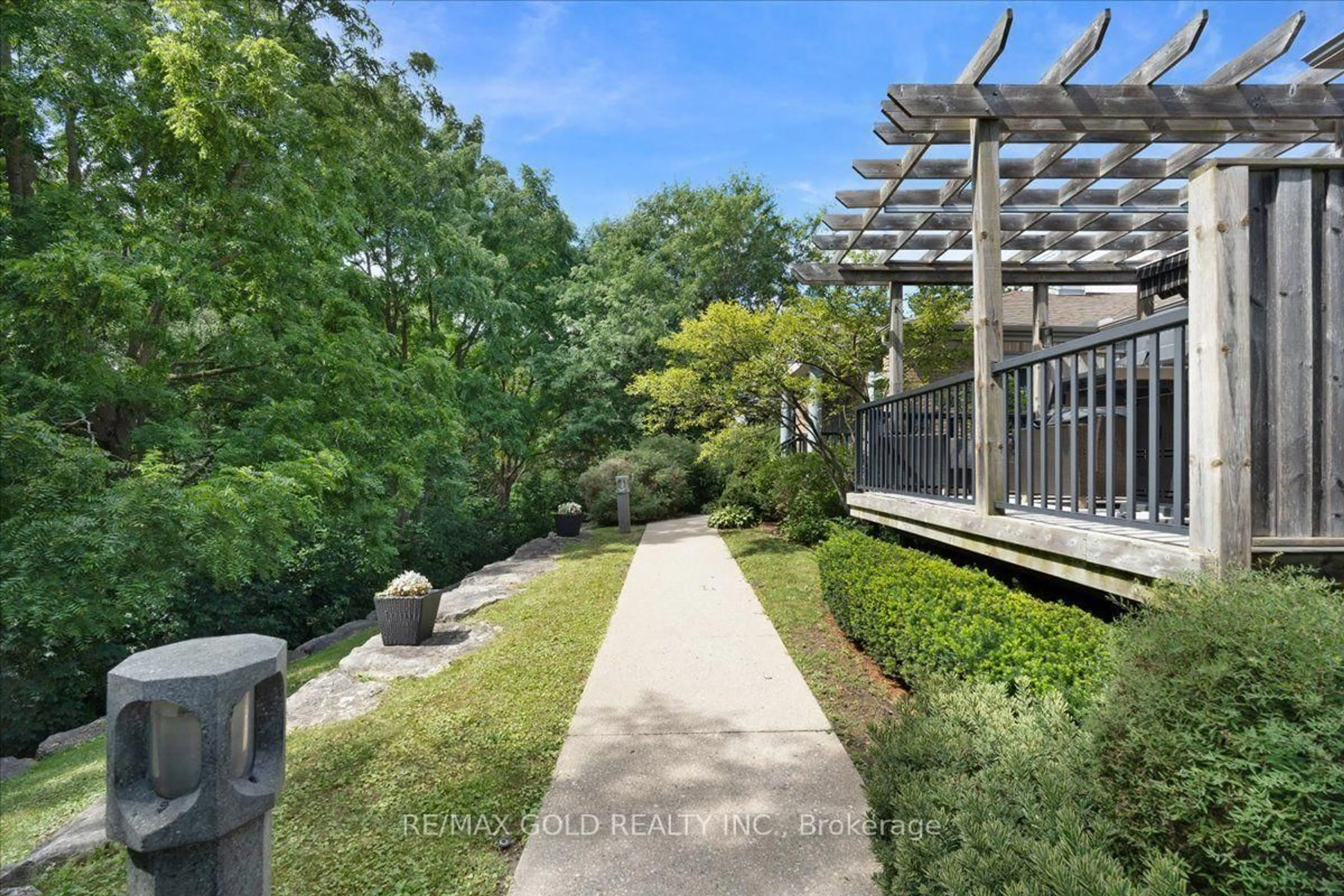 Patio, street for 465 Columbia St #2, Waterloo Ontario N2T 2N3