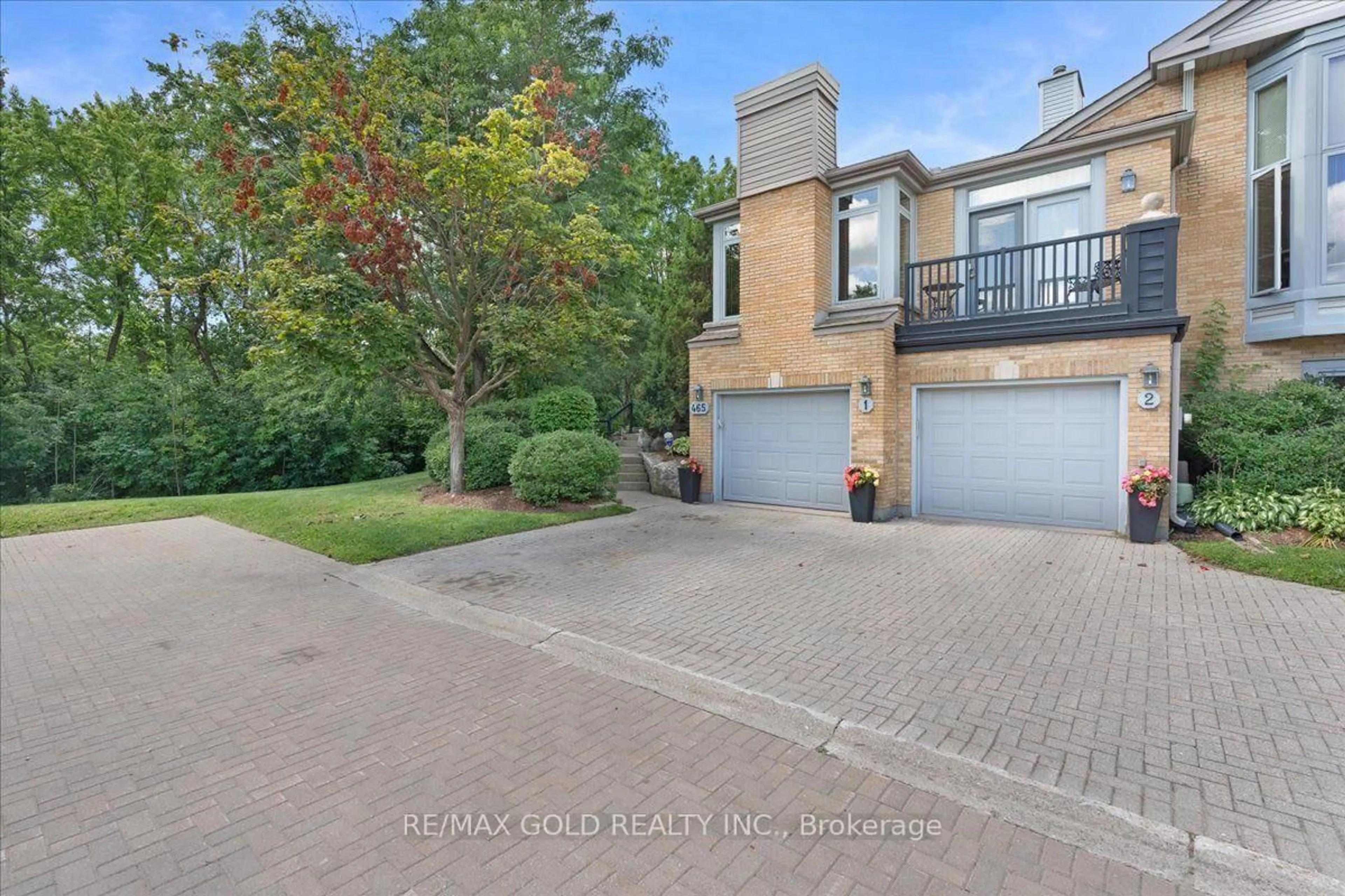 A pic from outside/outdoor area/front of a property/back of a property/a pic from drone, street for 465 Columbia St #2, Waterloo Ontario N2T 2N3