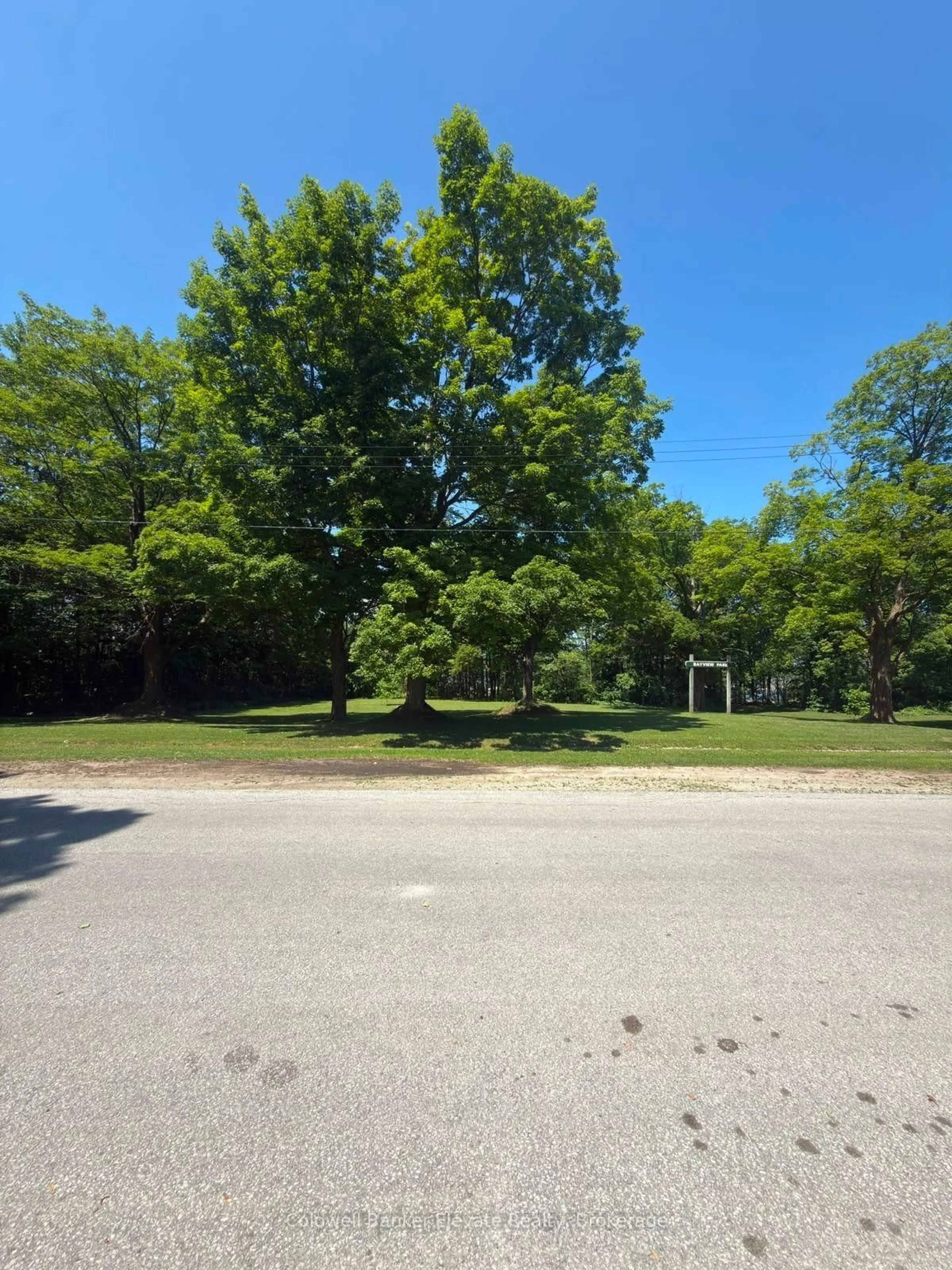 A pic from outside/outdoor area/front of a property/back of a property/a pic from drone, street for 1625 5th Ave, Owen Sound Ontario N4K 2S3