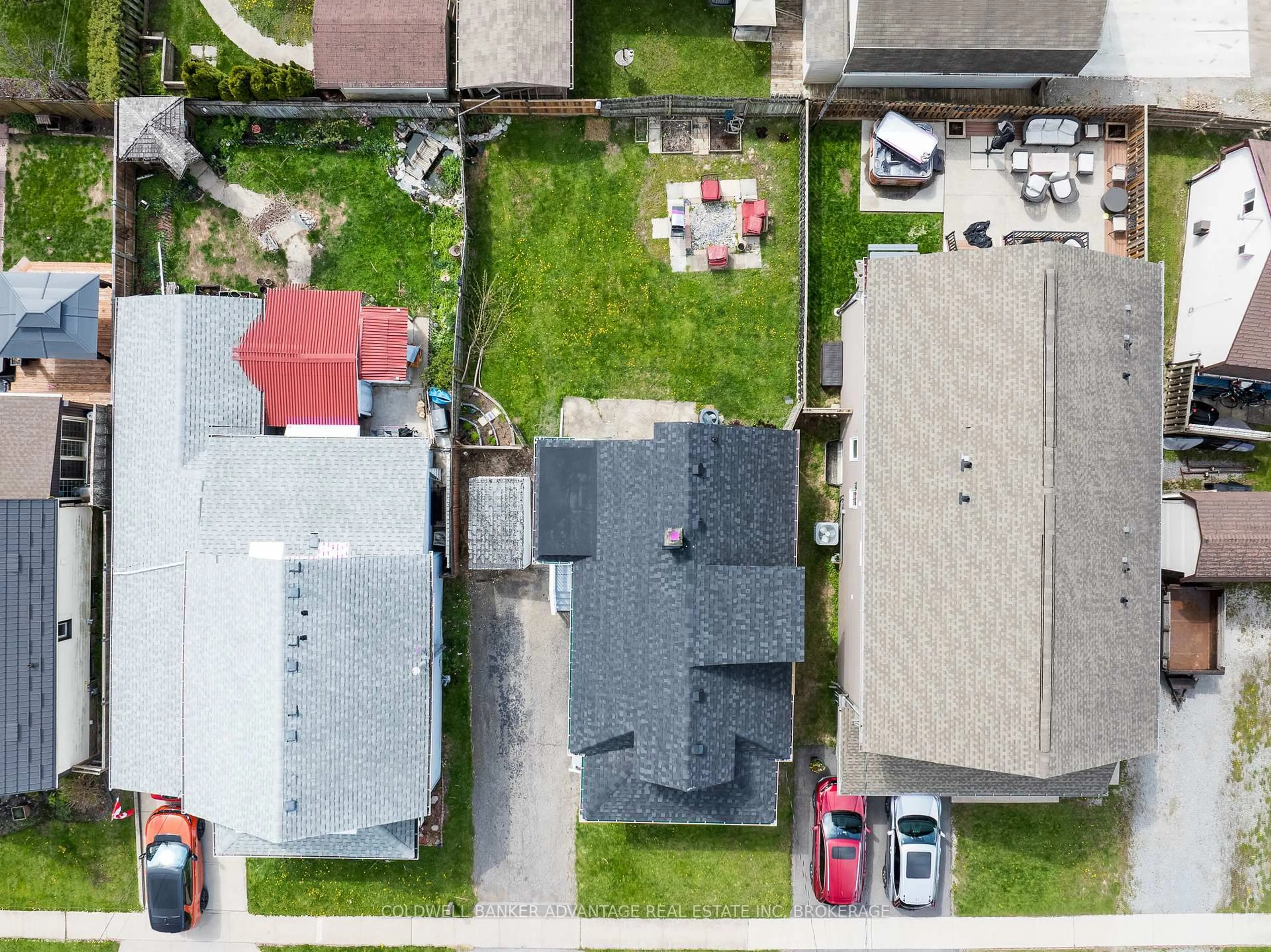 A pic from outside/outdoor area/front of a property/back of a property/a pic from drone, street for 7 Battle St, Thorold Ontario L2V 3W3
