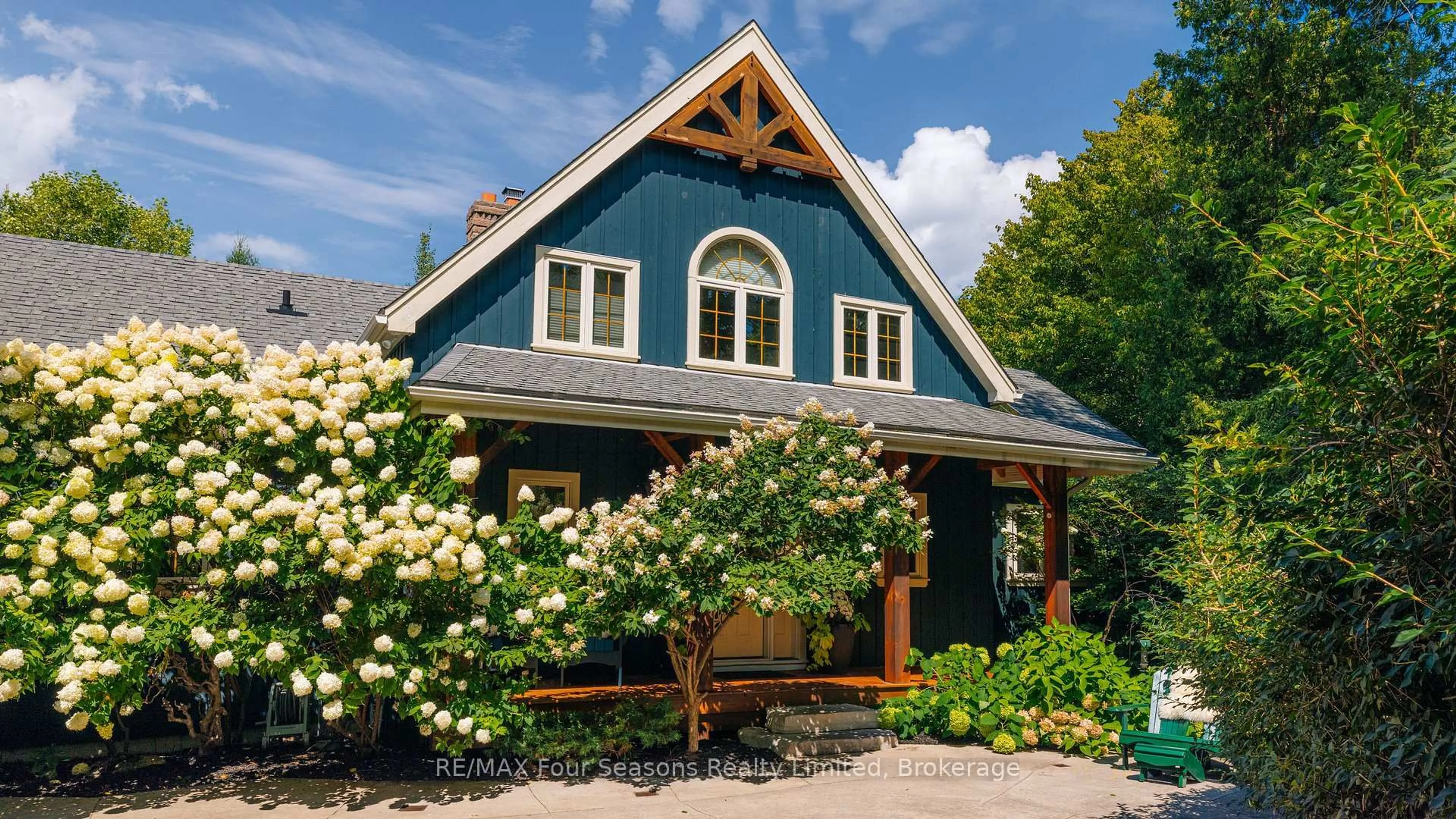Home with vinyl exterior material, street for 129 Davos Dr, Blue Mountains Ontario L9Y 0S9