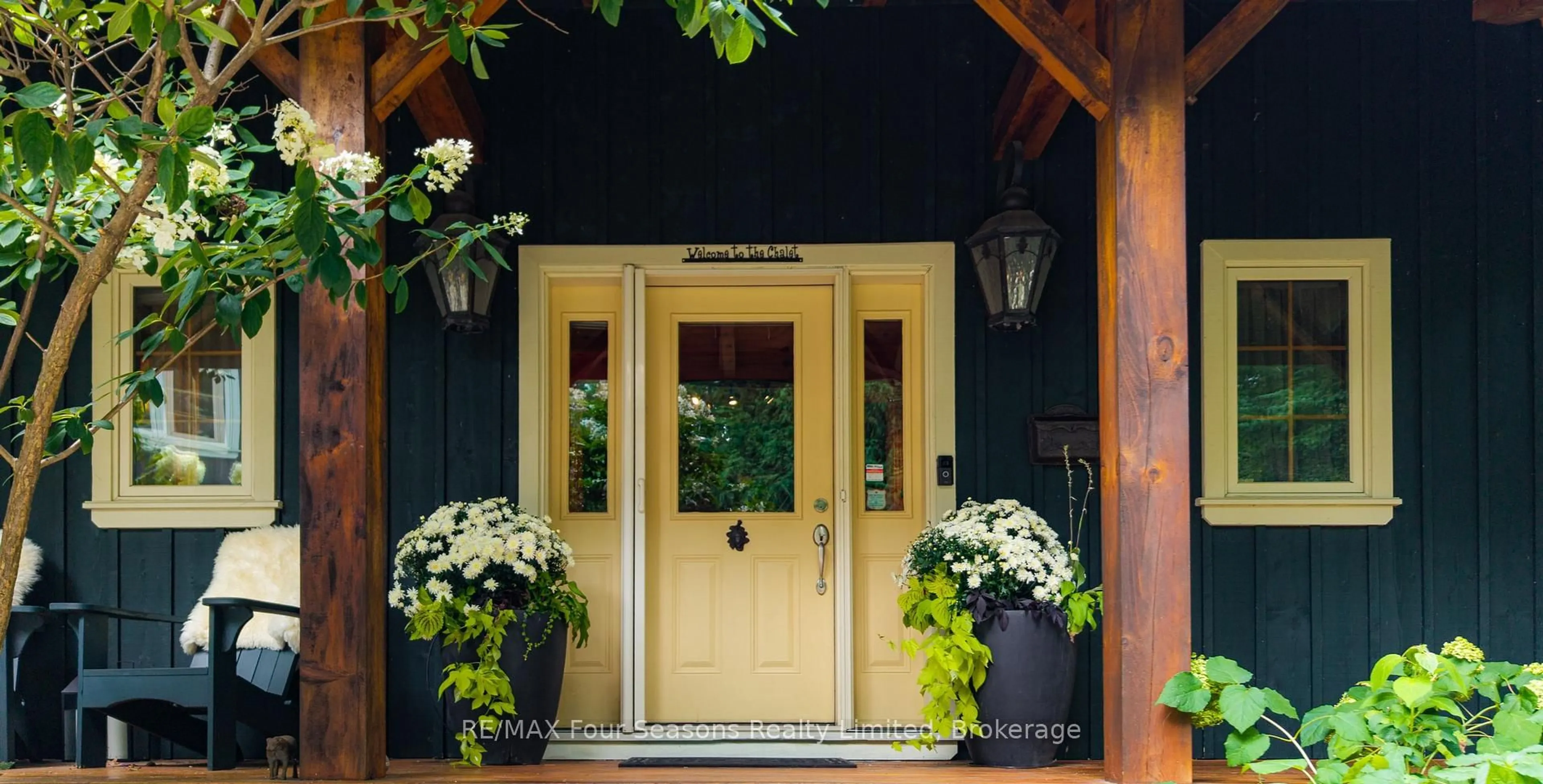 Indoor entryway for 129 Davos Dr, Blue Mountains Ontario L9Y 0S9