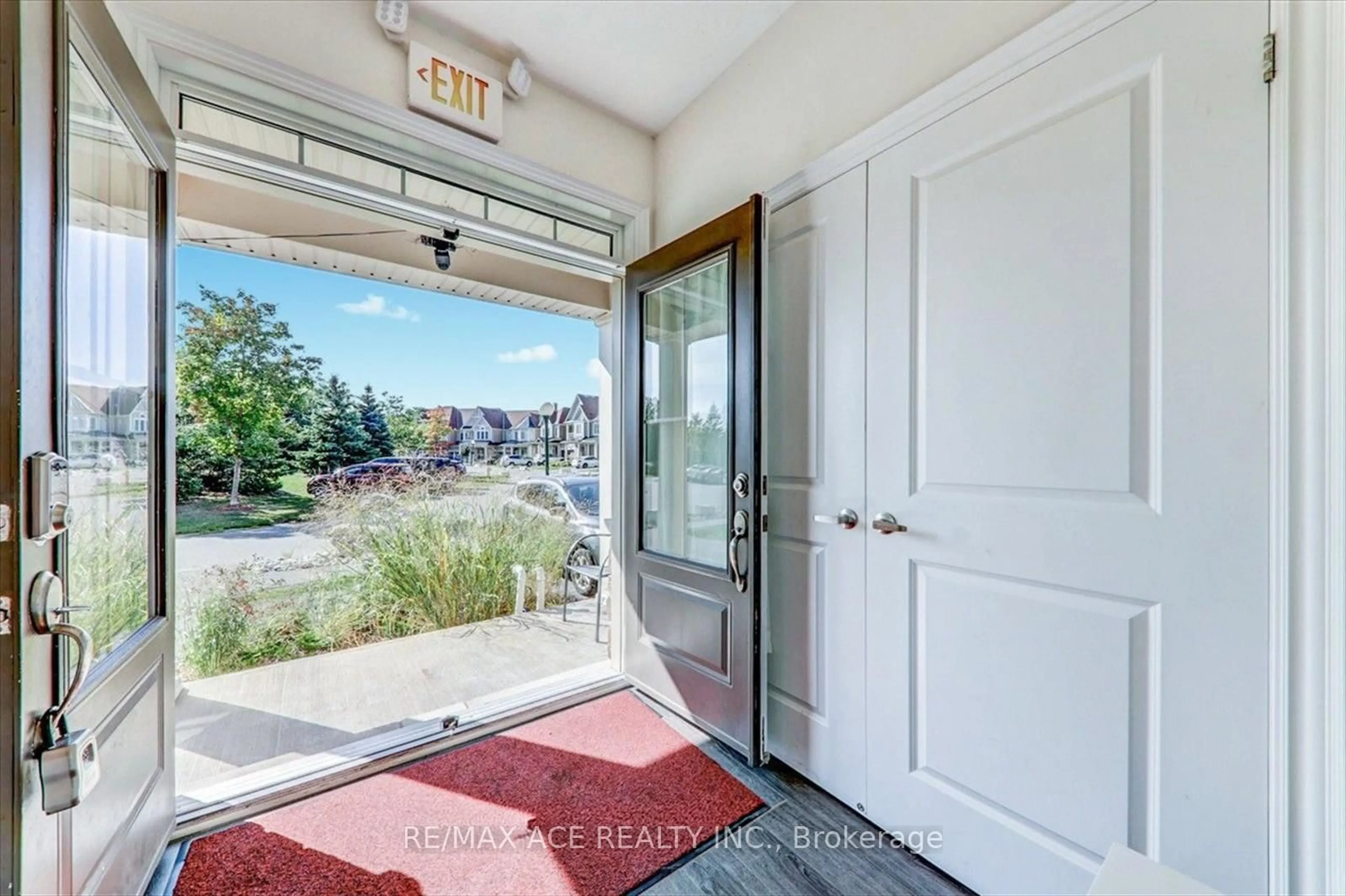 Indoor entryway for 171 Snowbridge Way #26, Blue Mountains Ontario L9Y 0V1