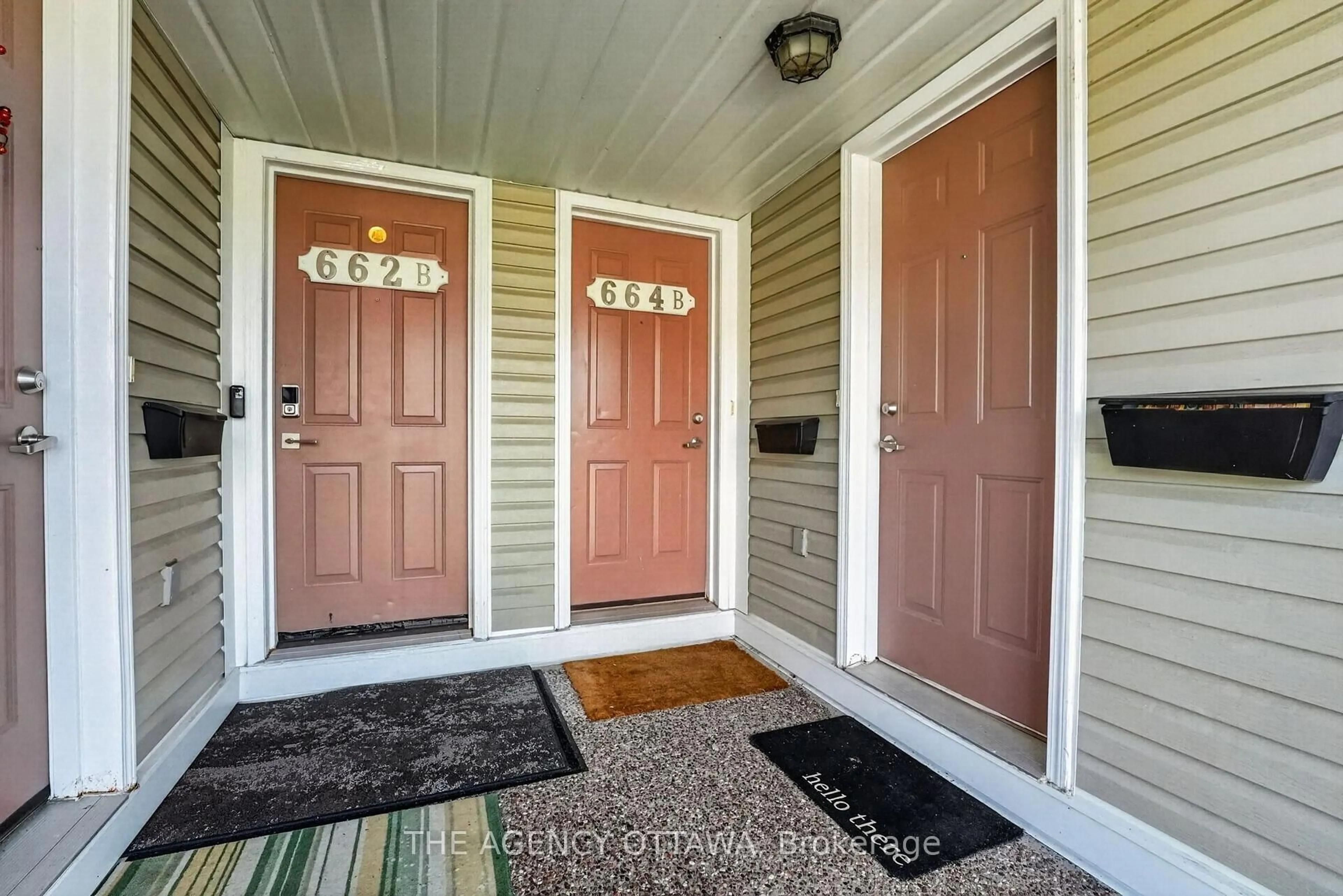 Indoor entryway for 664 Chapman Mills Dr #B, Ottawa Ontario K2J 3V2