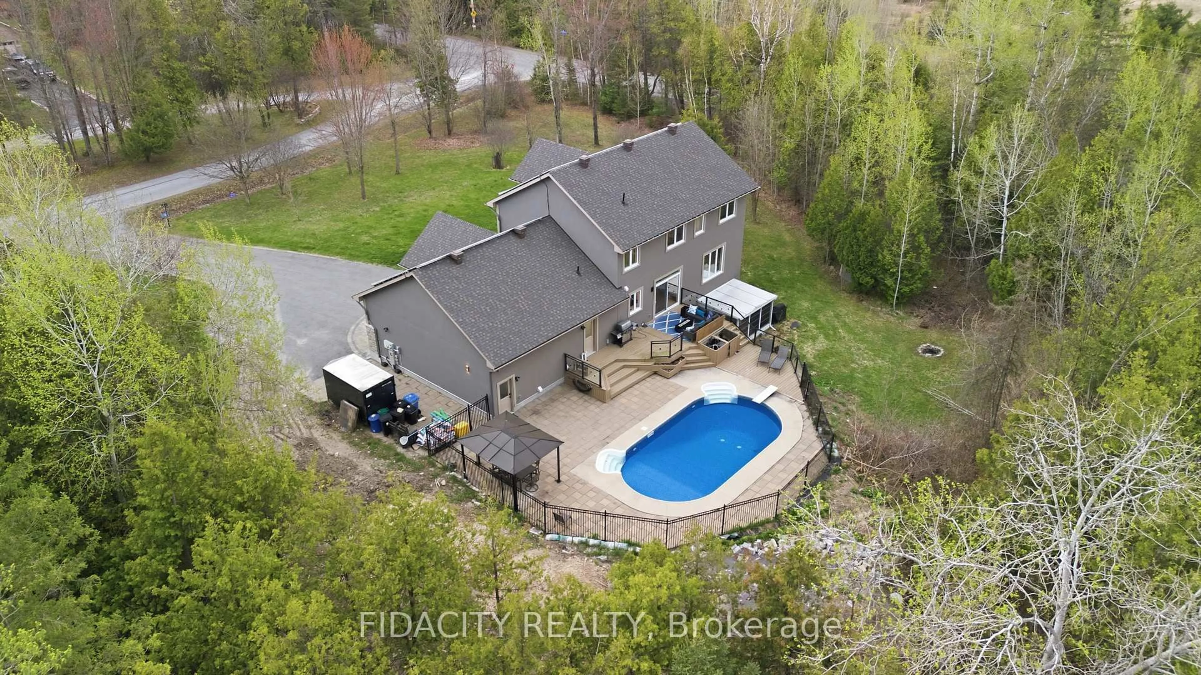 A pic from outside/outdoor area/front of a property/back of a property/a pic from drone, unknown for 101 Sentinel Pine Way, Carp Ontario K0A 1L0