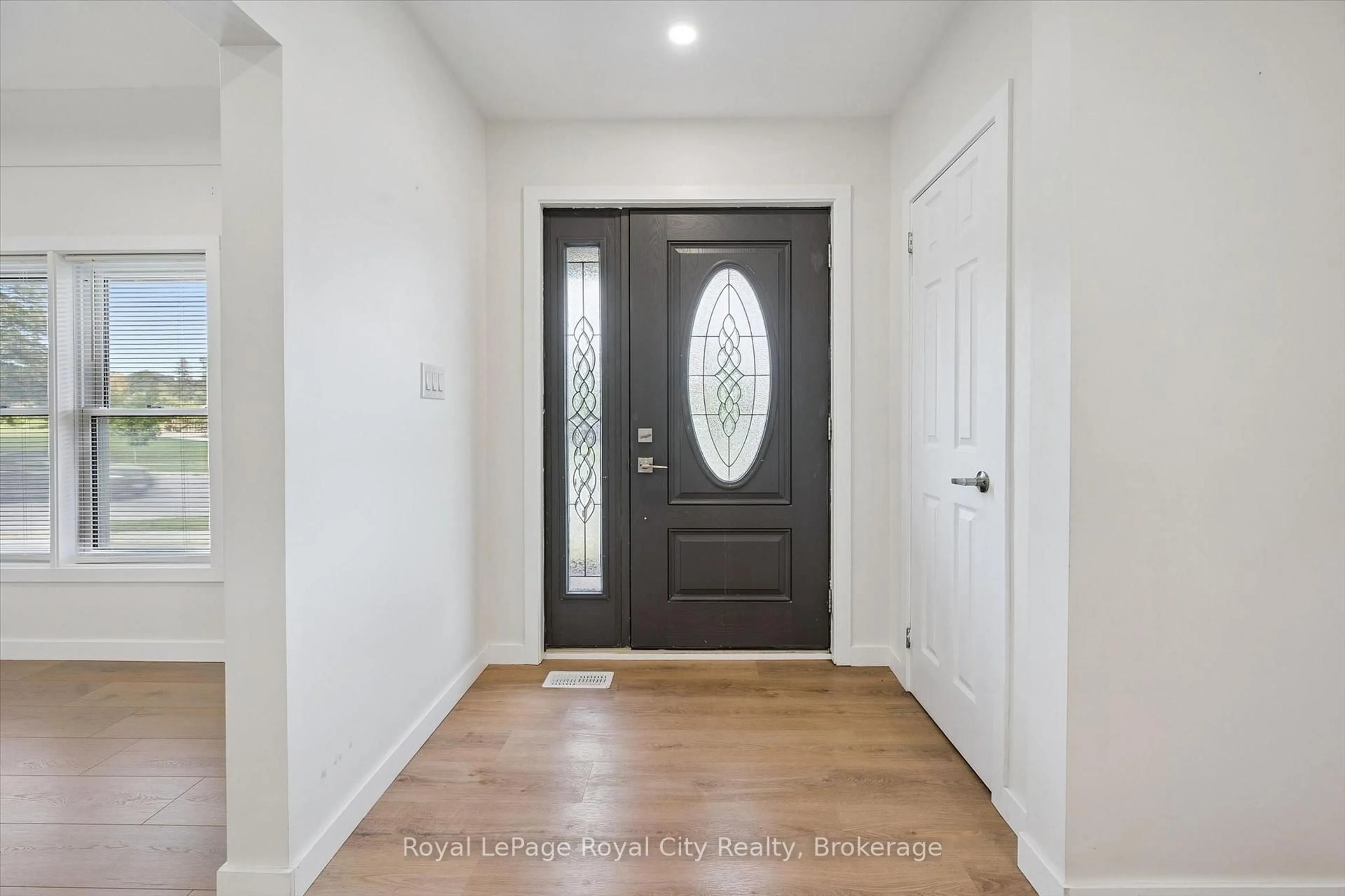 Indoor entryway for 216 Stevenson St, Guelph Ontario N1E 5B2