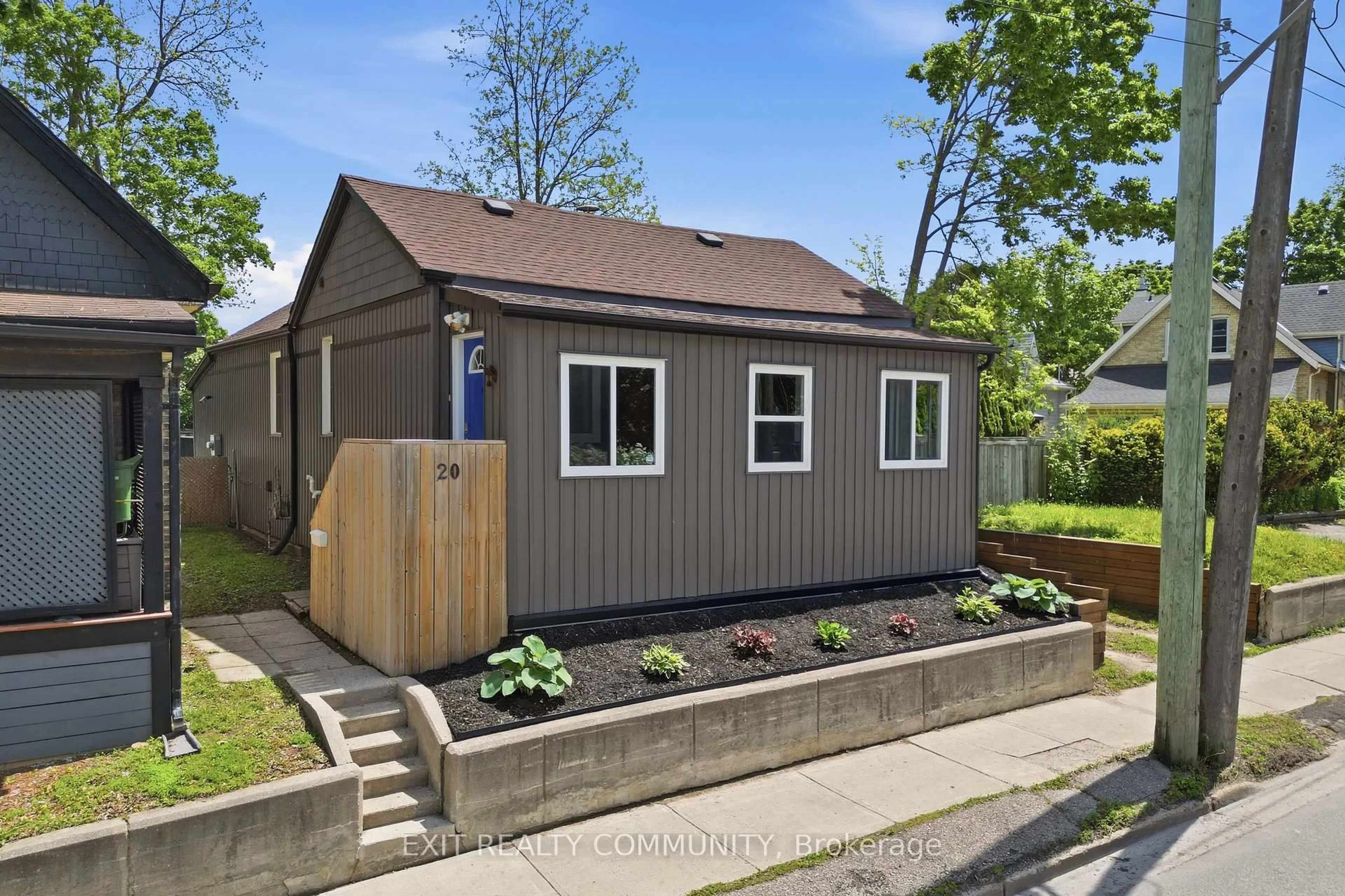 Shed for 20 Wharncliffe Rd, London South Ontario N6J 2J4