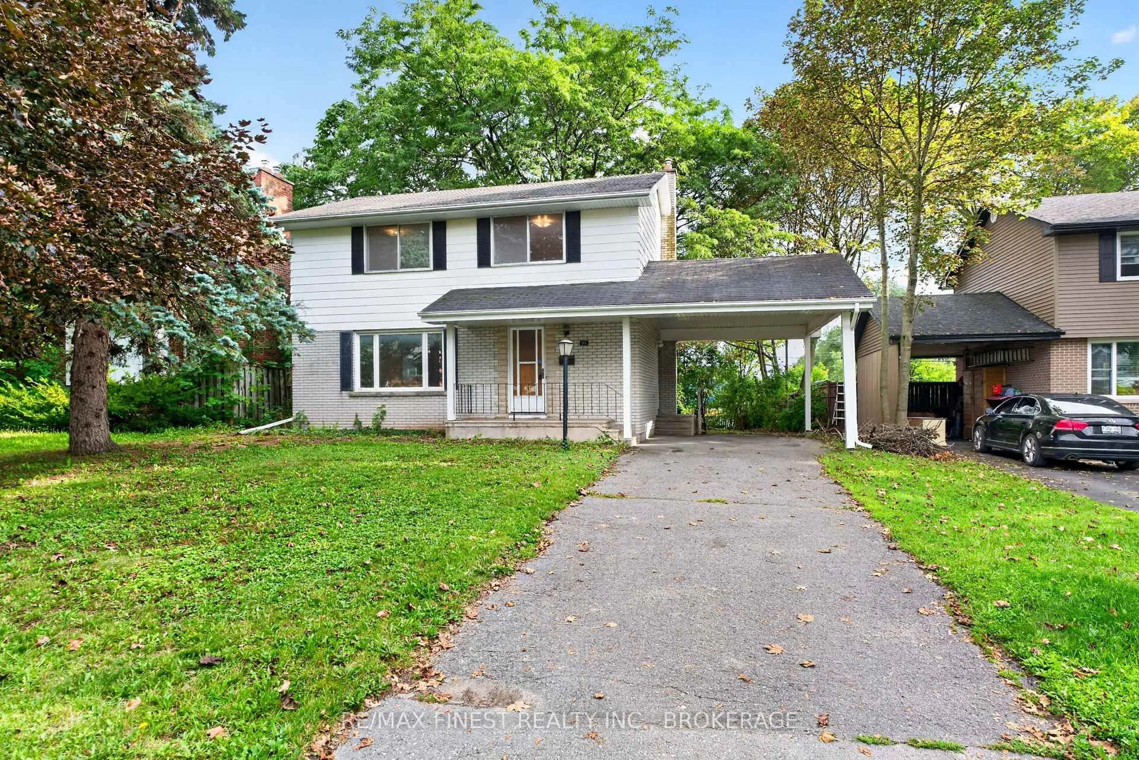 Home with vinyl exterior material, street for 92 Cliff Cres, Kingston Ontario K7M 1A8