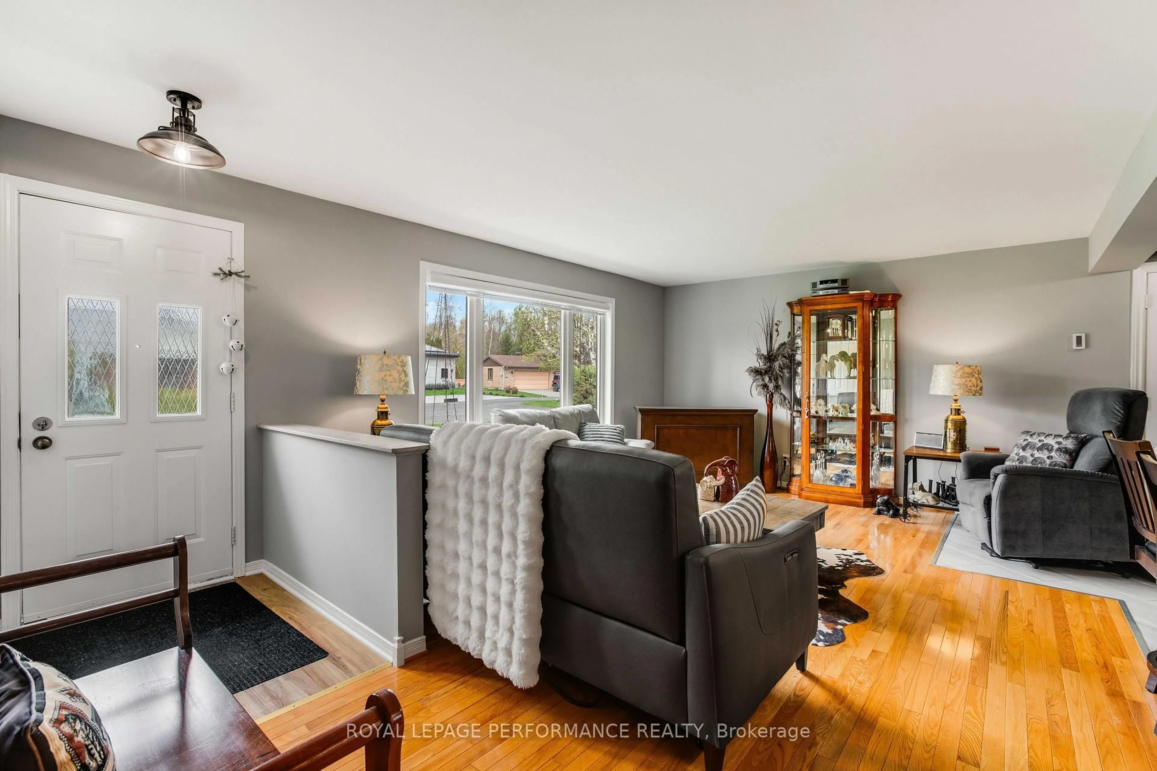 Living room with furniture, unknown for 6277 Macrae Crt, South Glengarry Ontario K0C 1E0
