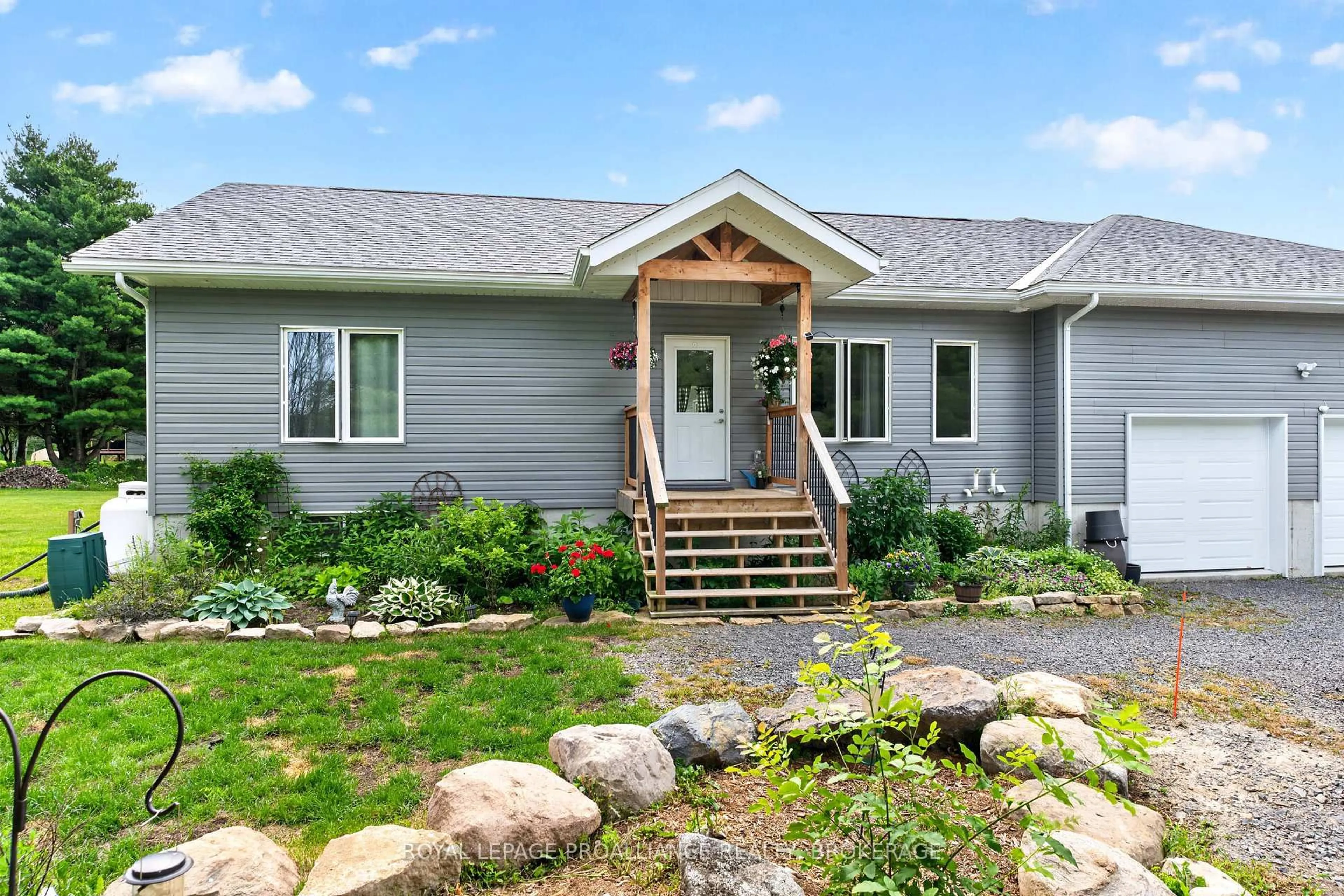 Home with vinyl exterior material, unknown for 499 Bush Rd, Rideau Lakes Ontario K0G 1E0