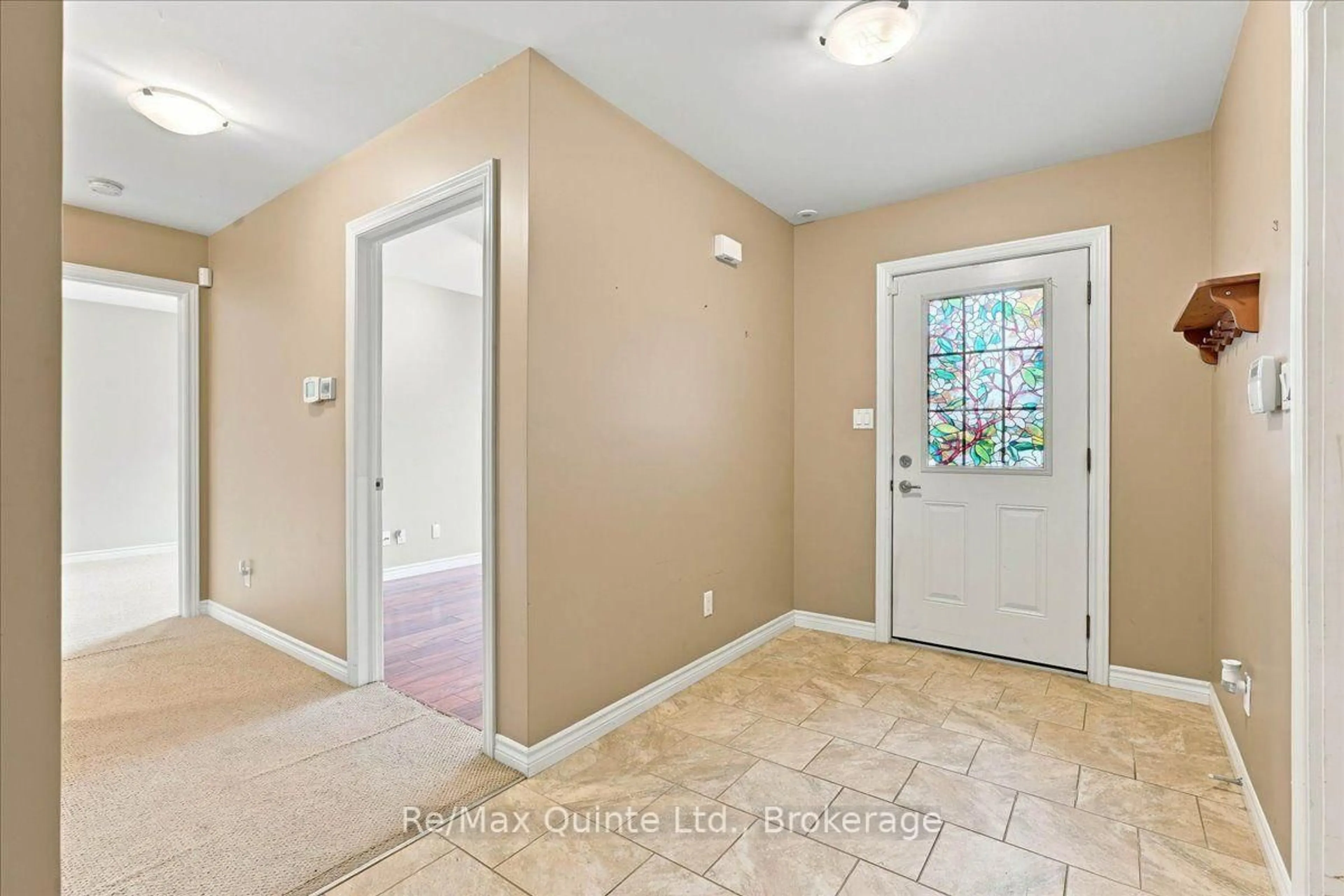 Indoor entryway for 4 Forest Dr, Brighton Ontario K0K 1H0