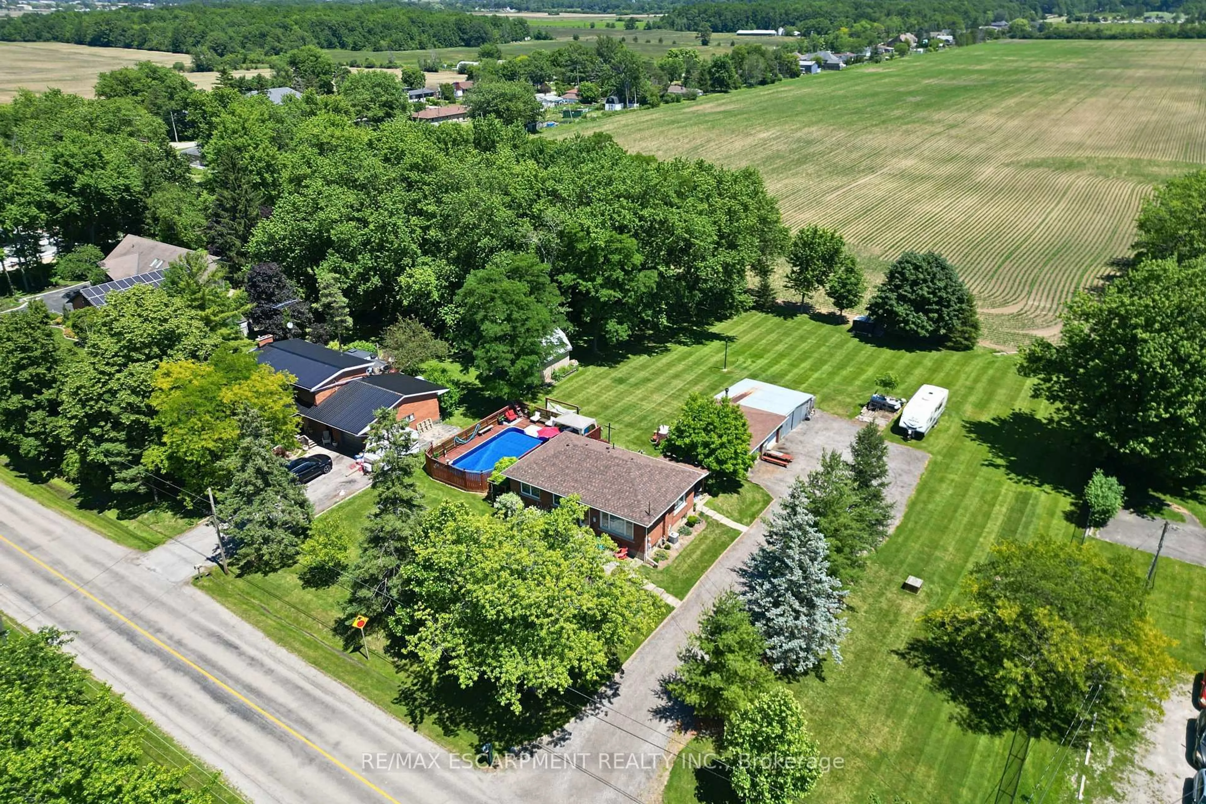 A pic from outside/outdoor area/front of a property/back of a property/a pic from drone, unknown for 1065 Woodburn Rd, Hamilton Ontario L0R 1P0