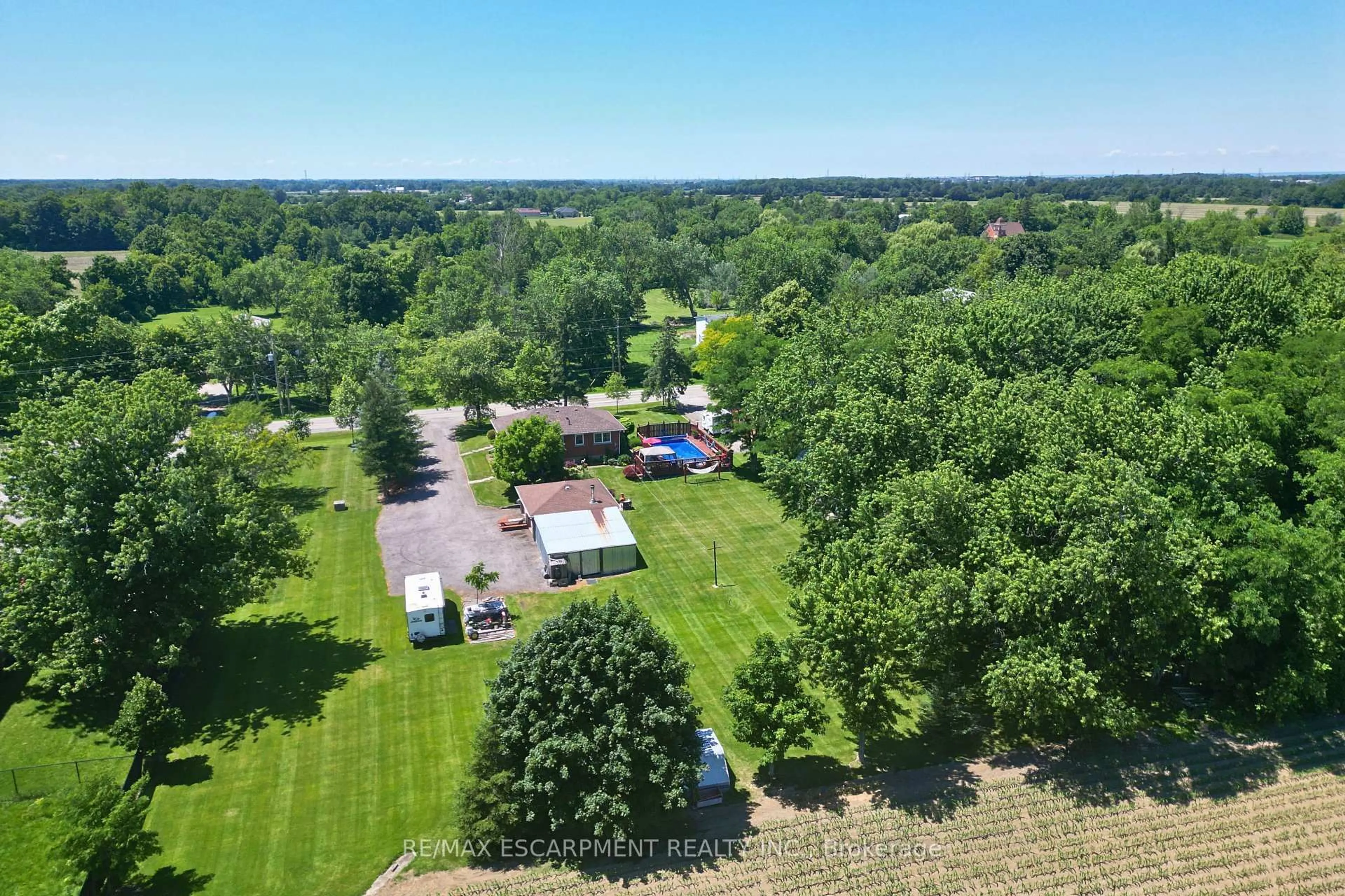A pic from outside/outdoor area/front of a property/back of a property/a pic from drone, unknown for 1065 Woodburn Rd, Hamilton Ontario L0R 1P0