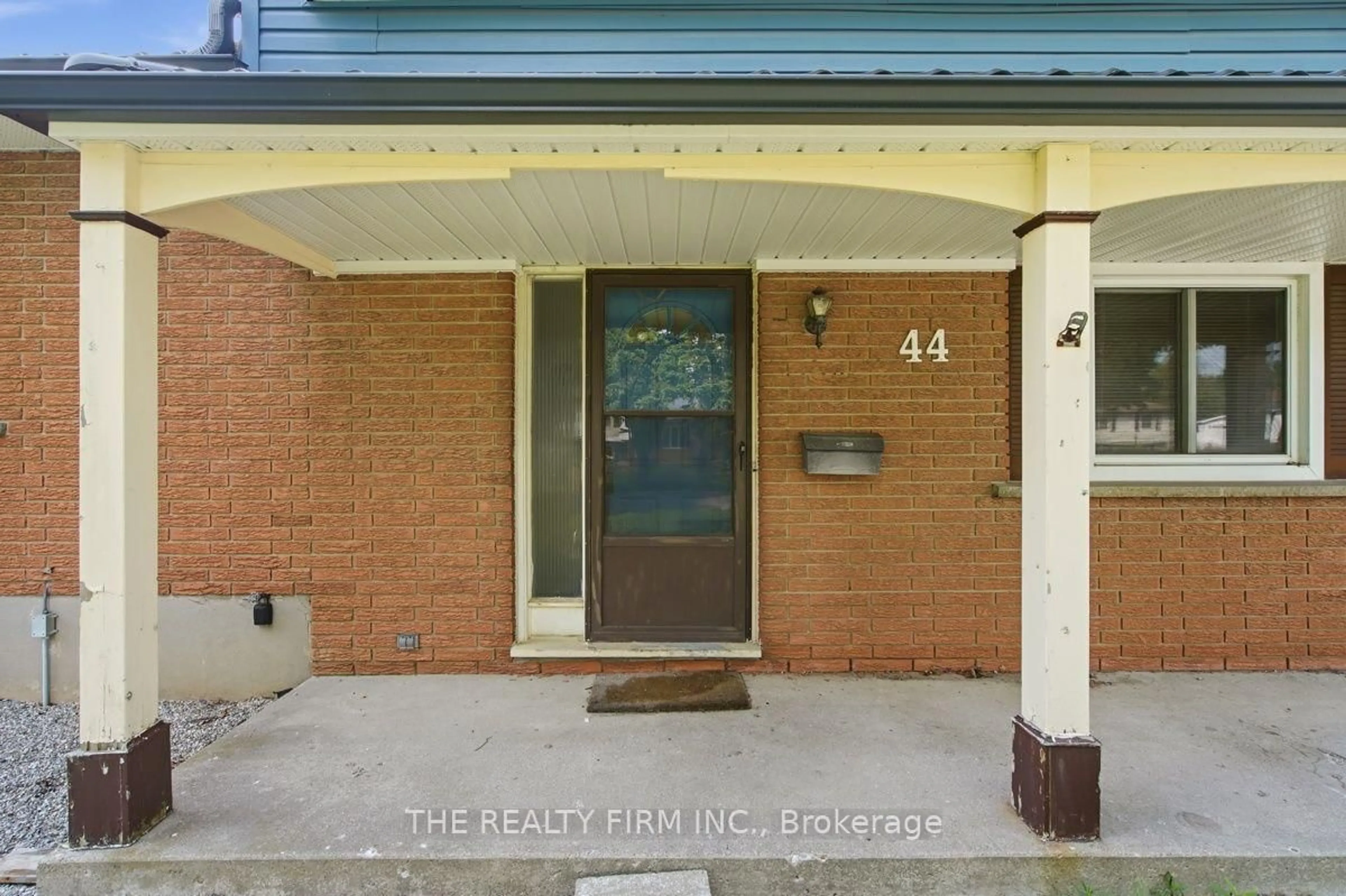 Indoor entryway for 44 Ebury Pl, London South Ontario N6C 4V4