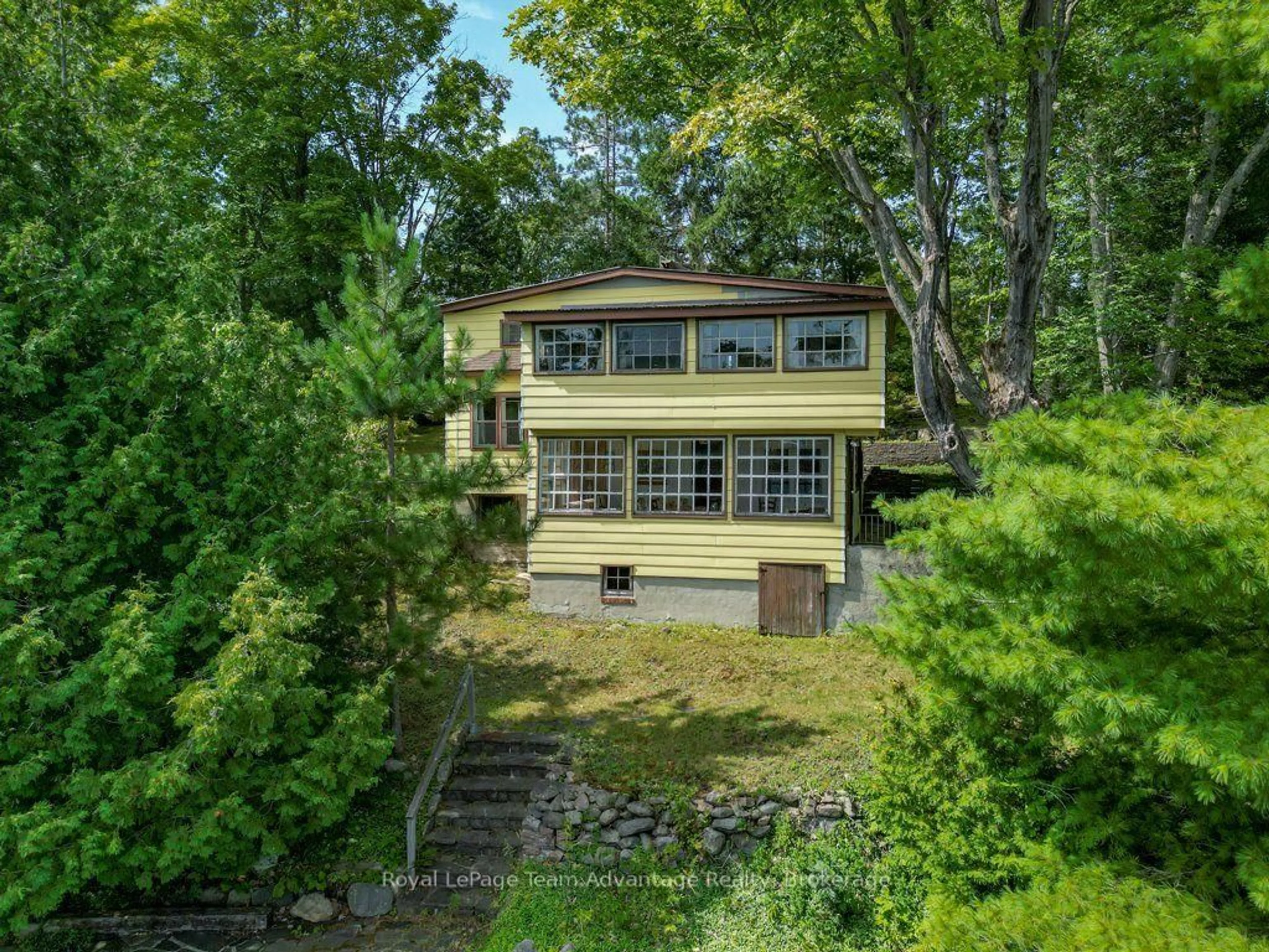 A pic from outside/outdoor area/front of a property/back of a property/a pic from drone, unknown for 29 Kilty Bay Rd, Georgian Bay Ontario P0C 1H0