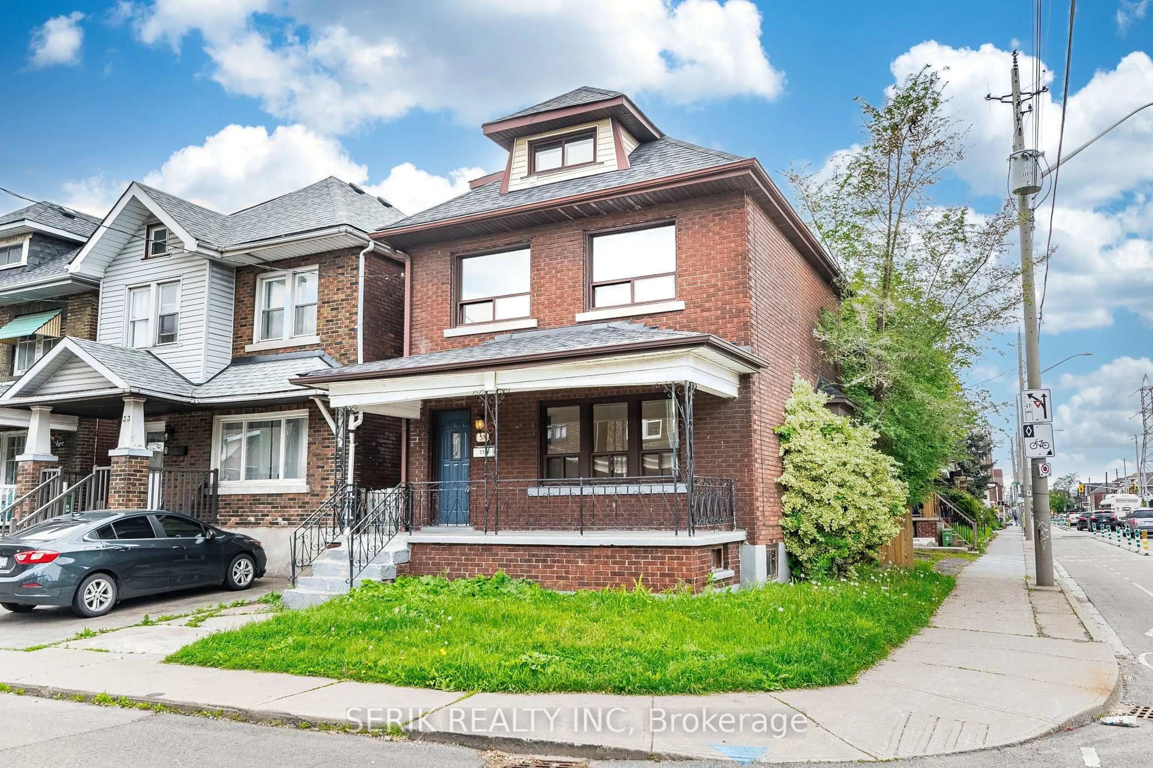 Home with brick exterior material, street for 35 Chestnut Ave, Hamilton Ontario L8L 6K5