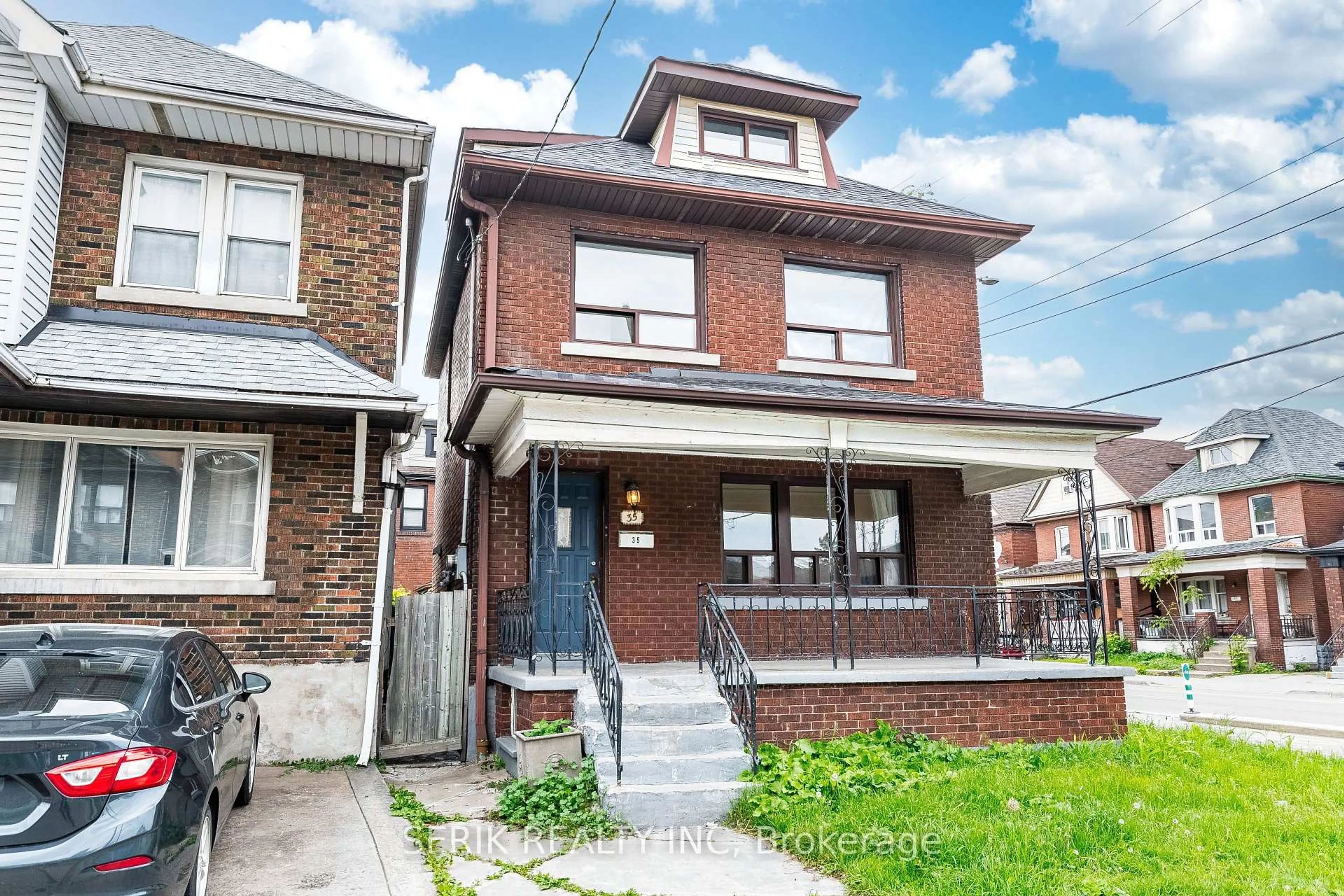 Home with brick exterior material, street for 35 Chestnut Ave, Hamilton Ontario L8L 6K5