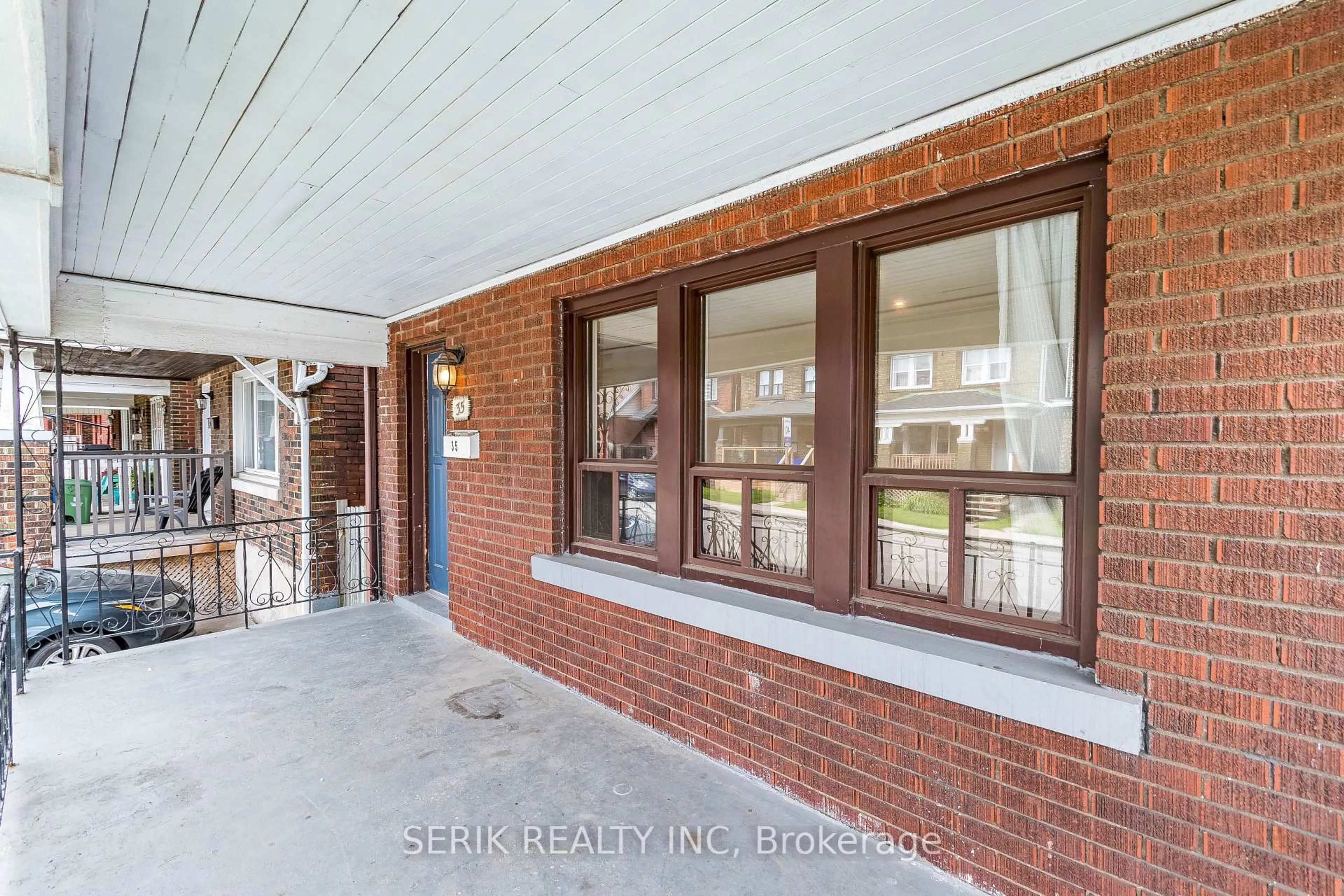 Indoor entryway for 35 Chestnut Ave, Hamilton Ontario L8L 6K5