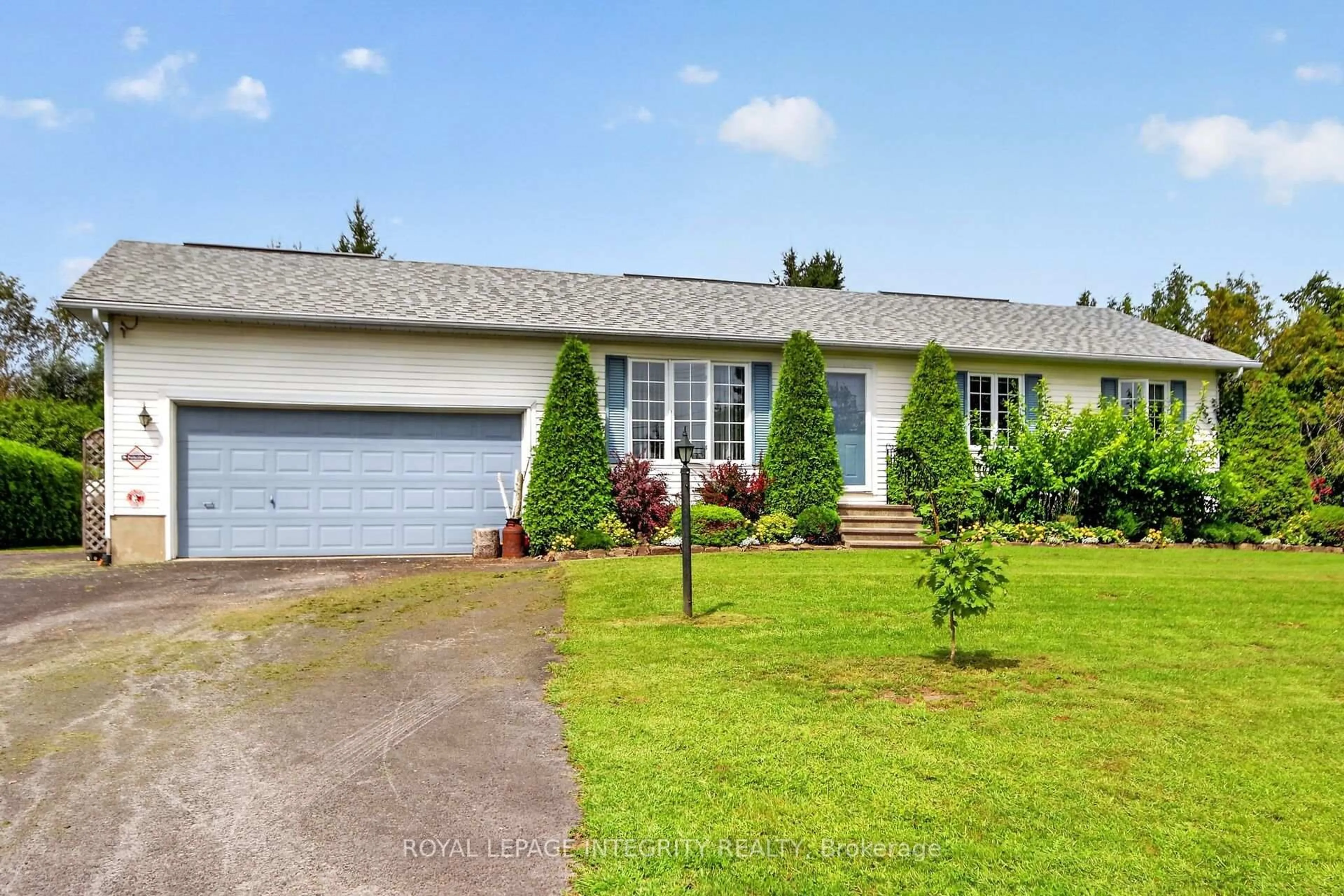 Home with vinyl exterior material, street for 2913 Danbury Way, North Gower Ontario K0A 2T0